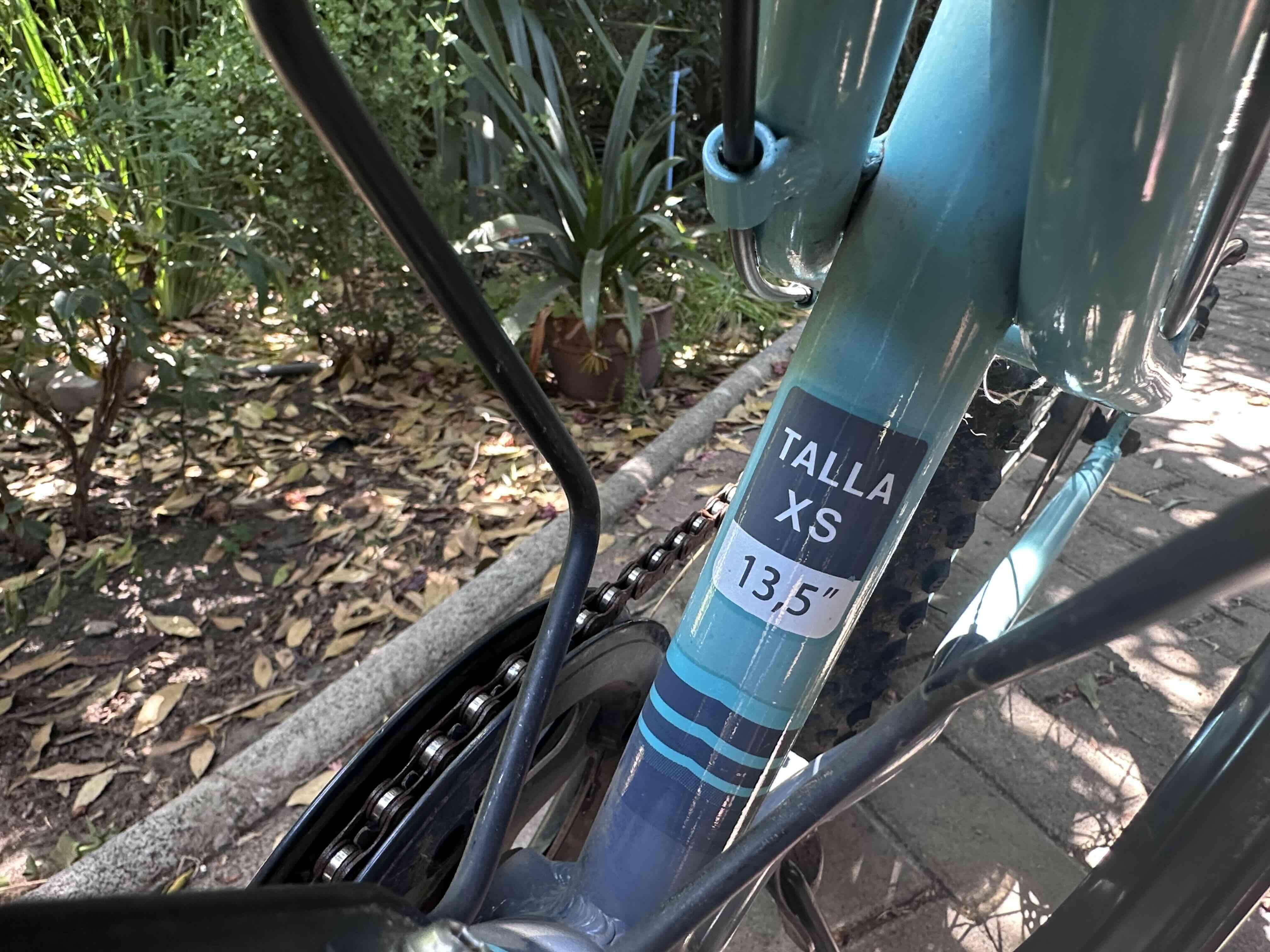 Bicicleta de montaña turquesa - miniatura 4