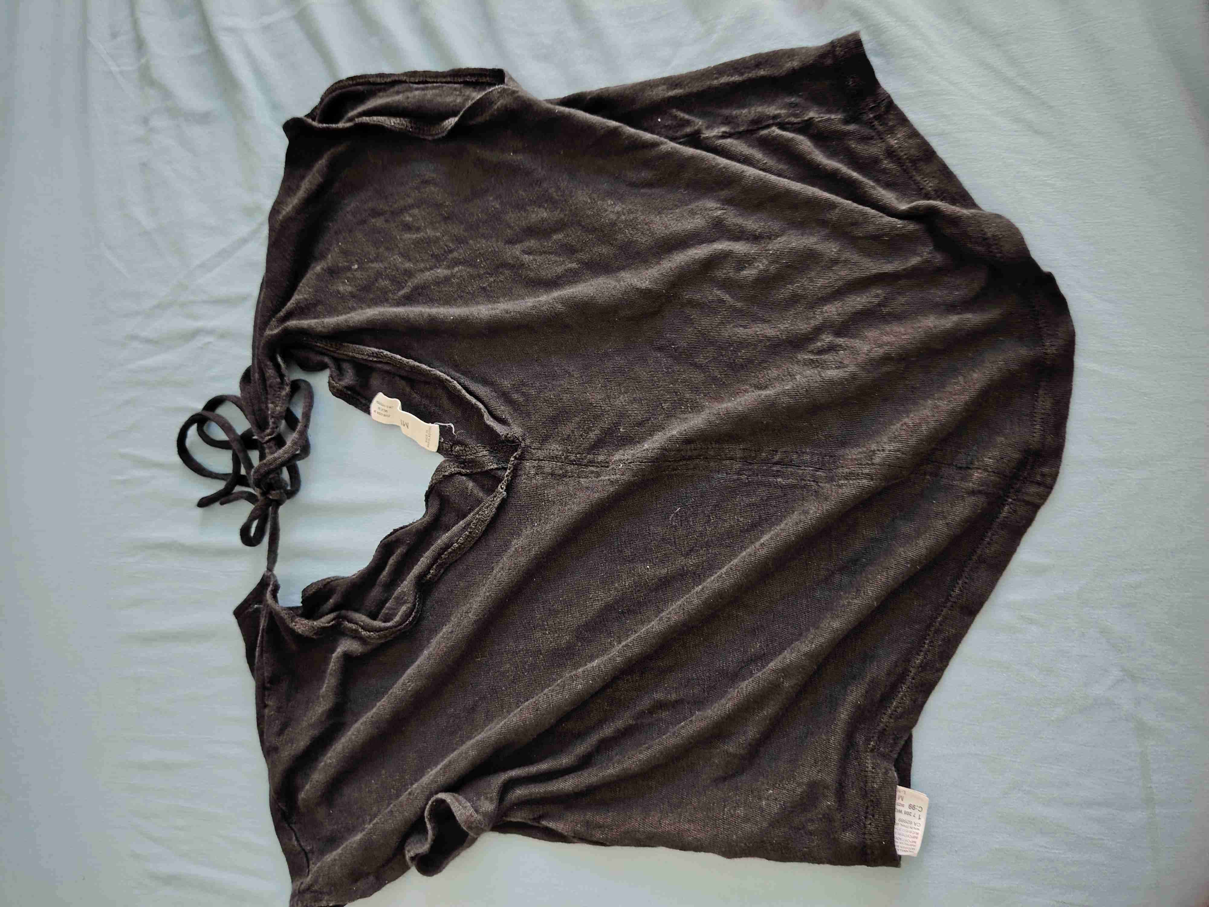 Polera negra con lazo