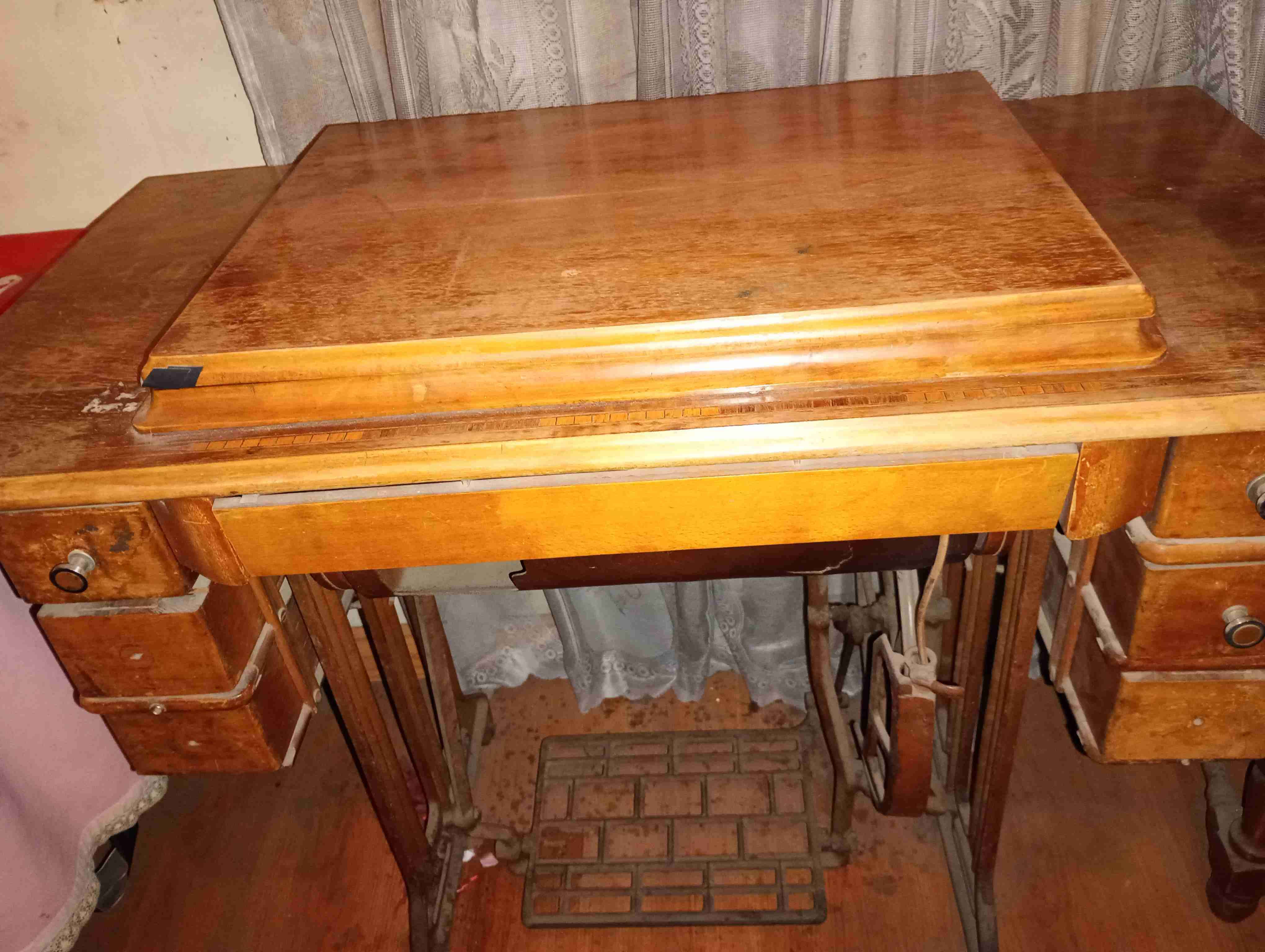 Mesa de costura antigua de madera - miniatura 2