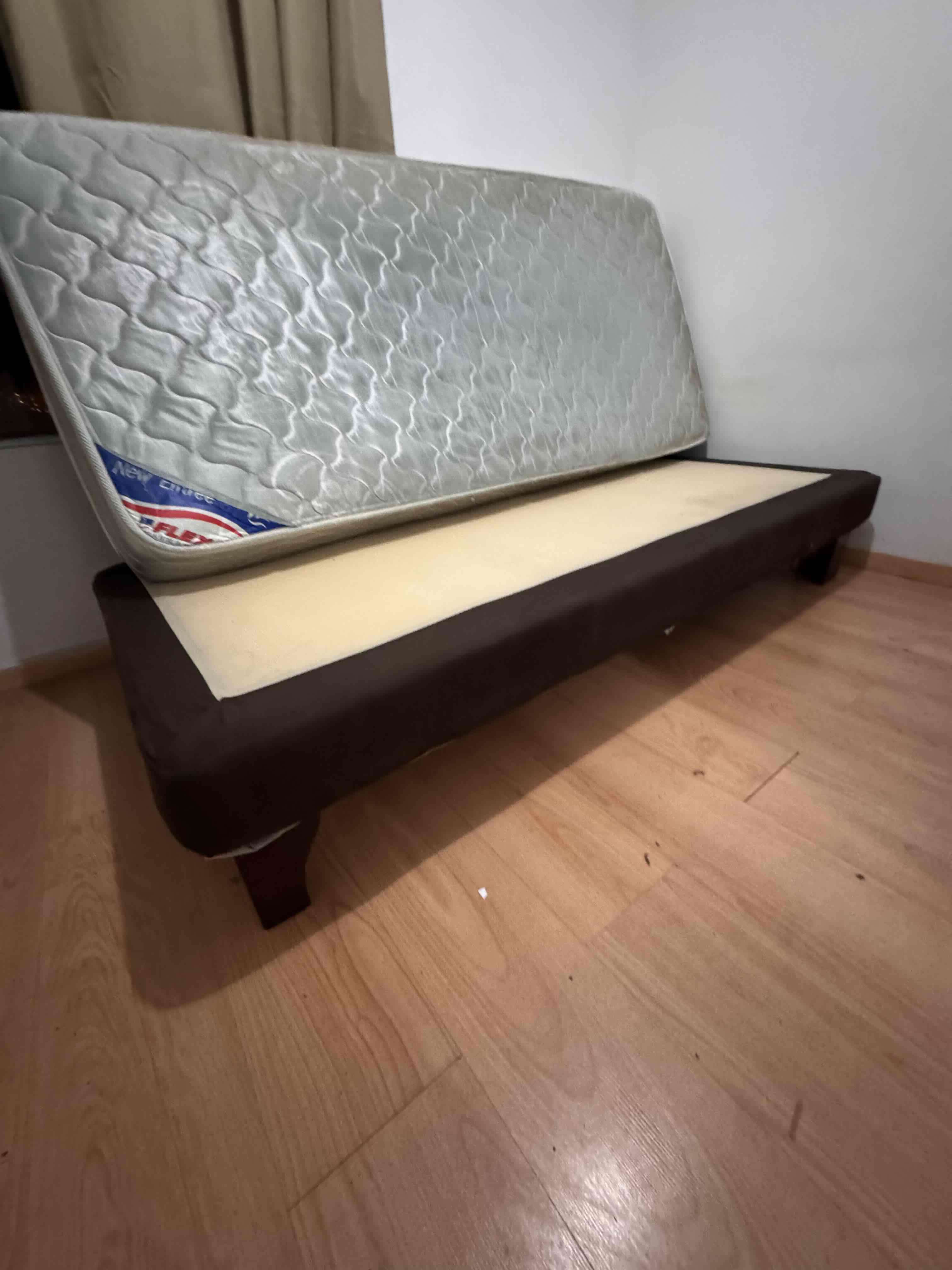 Base de cama con colchón - miniatura 3