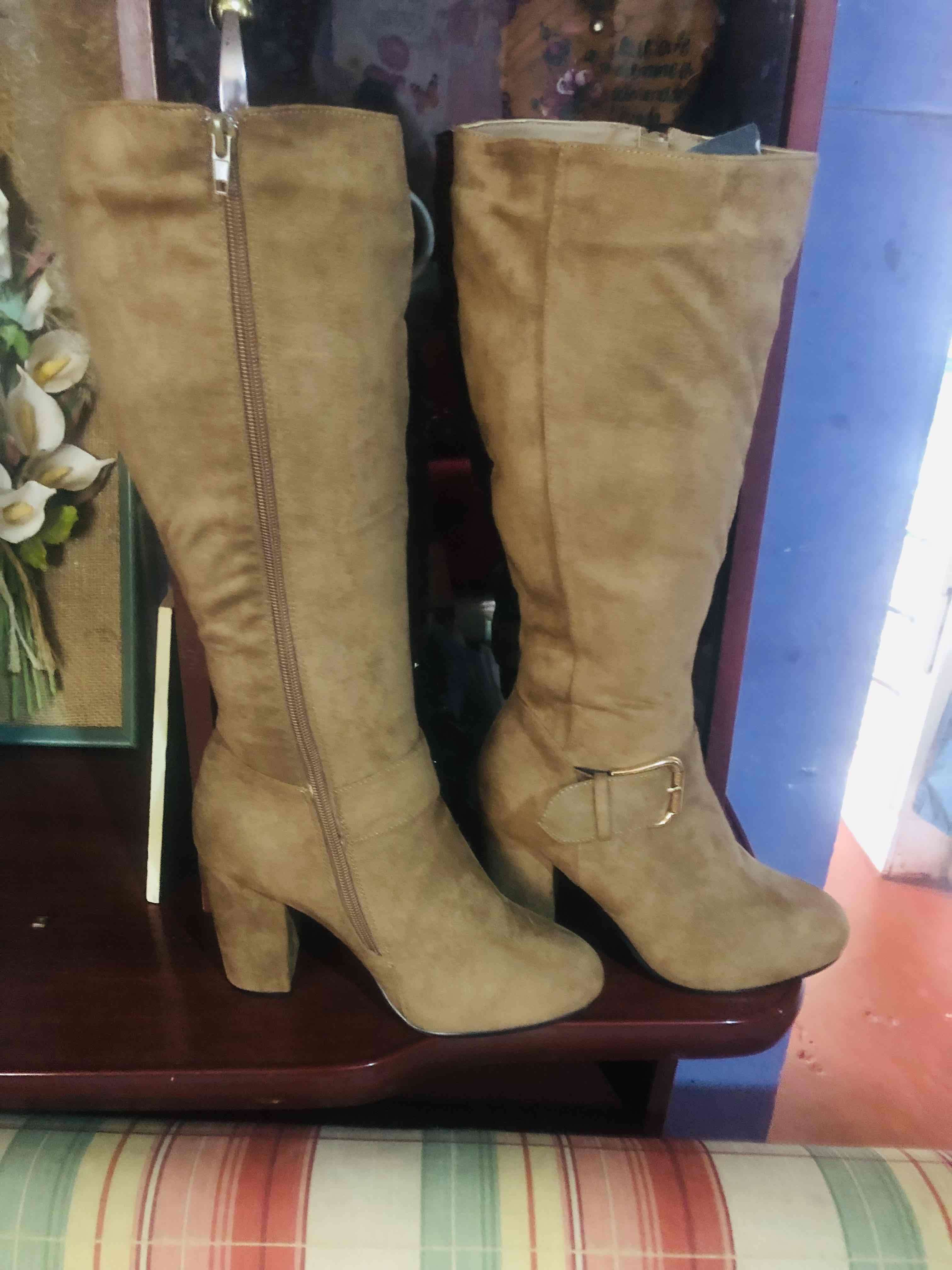 Botas altas camel con hebilla - miniatura 3