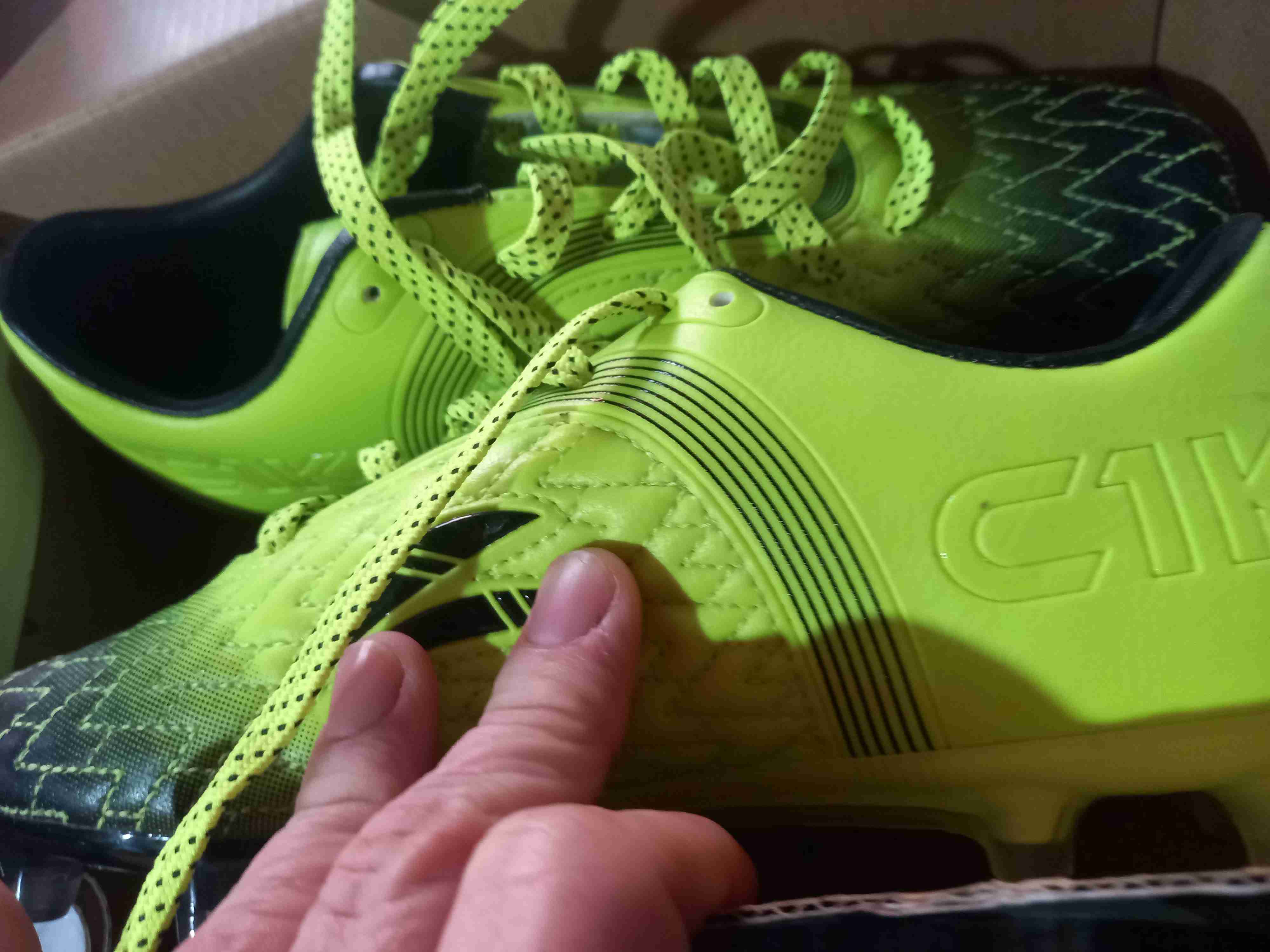 Zapatos deportivos fluorescentes