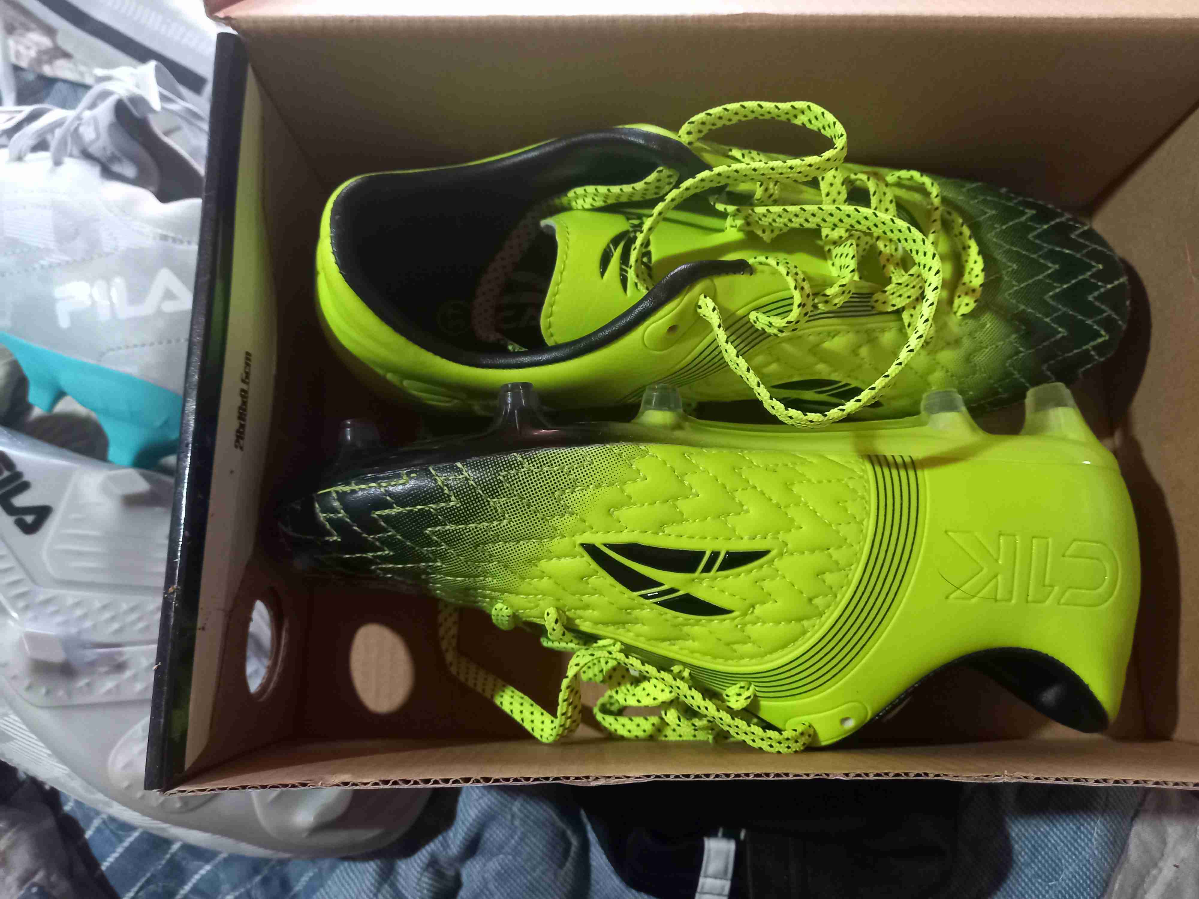 Zapatos deportivos fluorescentes - miniatura 5