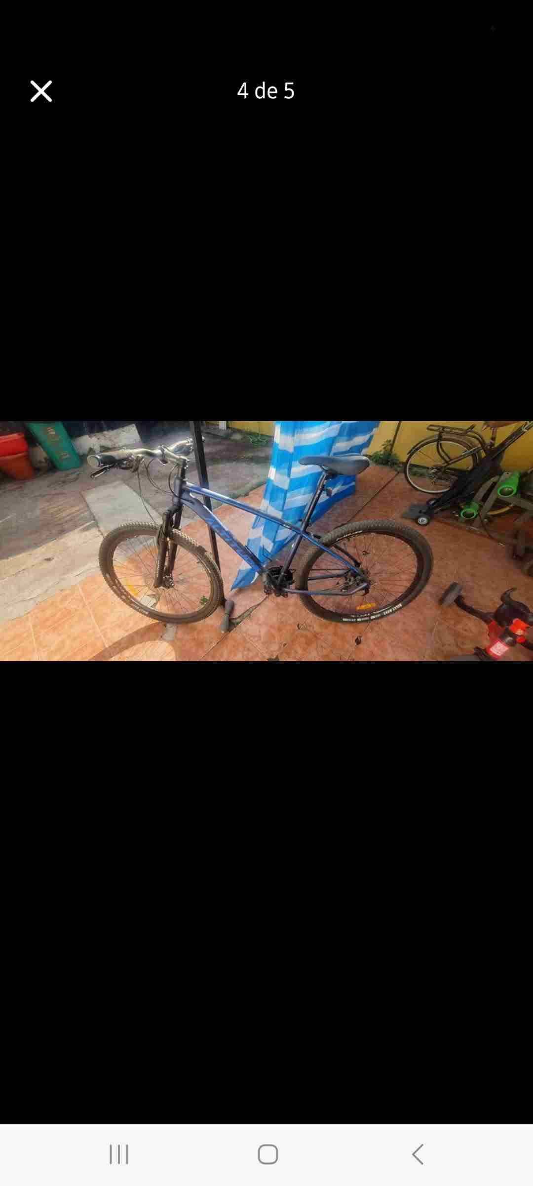 Bicicleta de montaña azul - miniatura 2