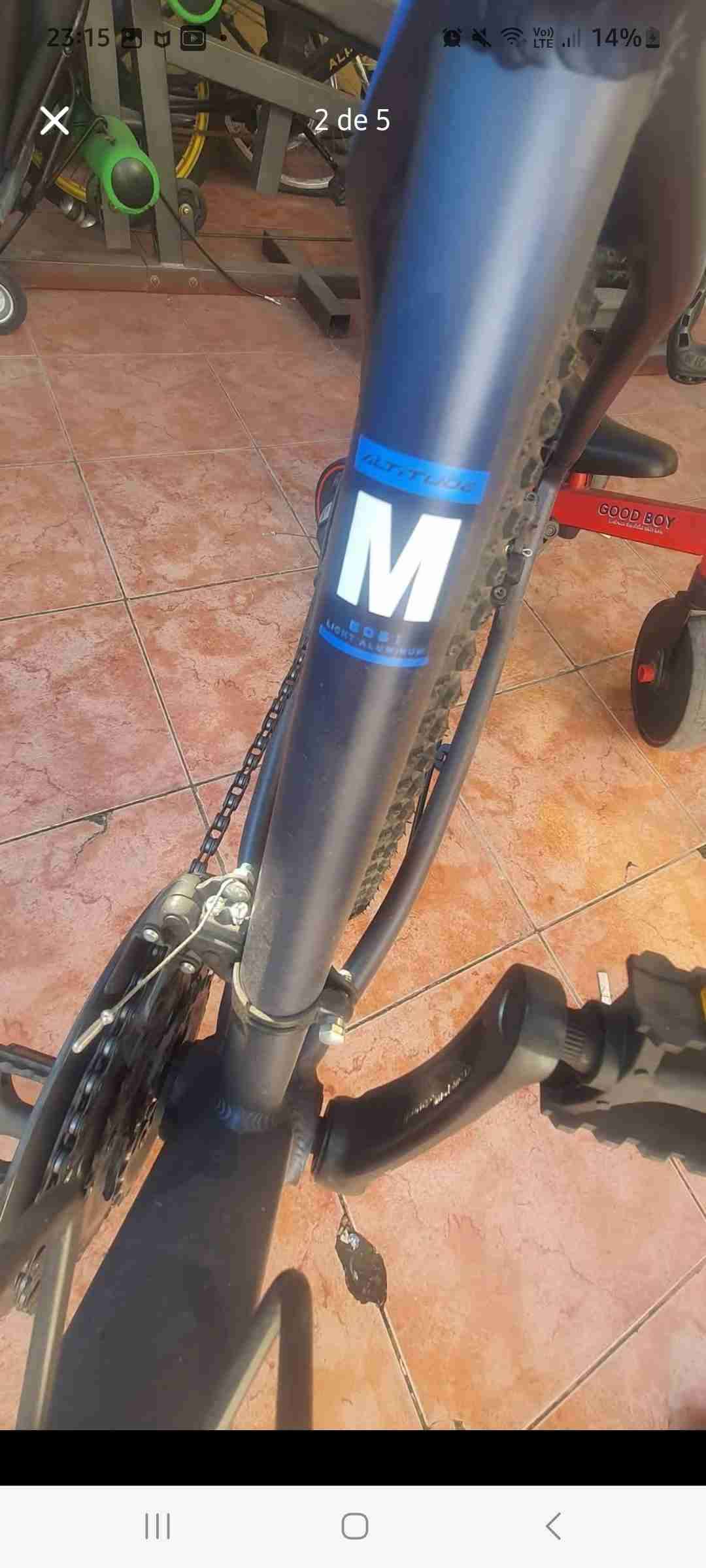 Bicicleta de montaña azul - miniatura 3