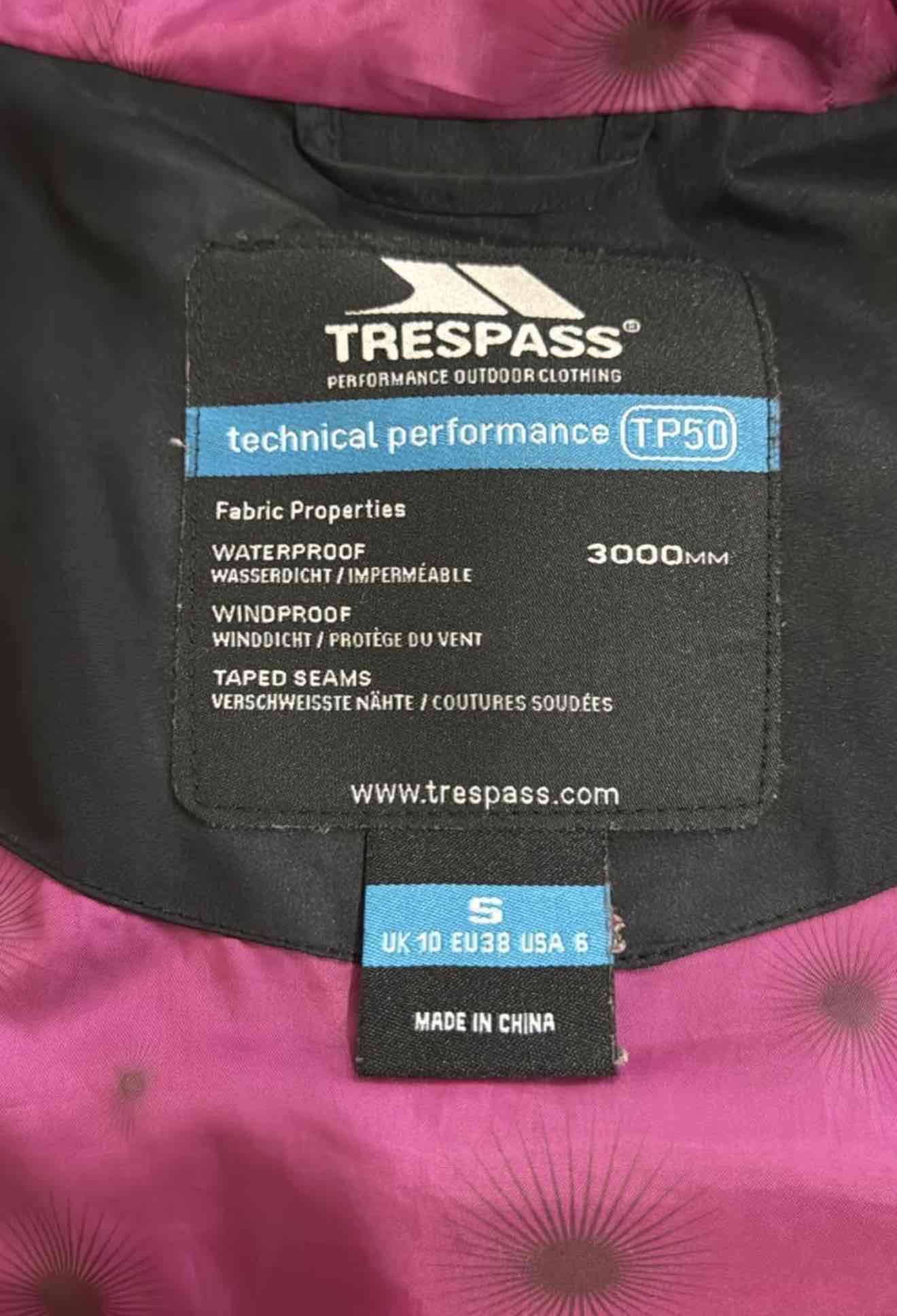 Chaqueta negra impermeable - miniatura 2