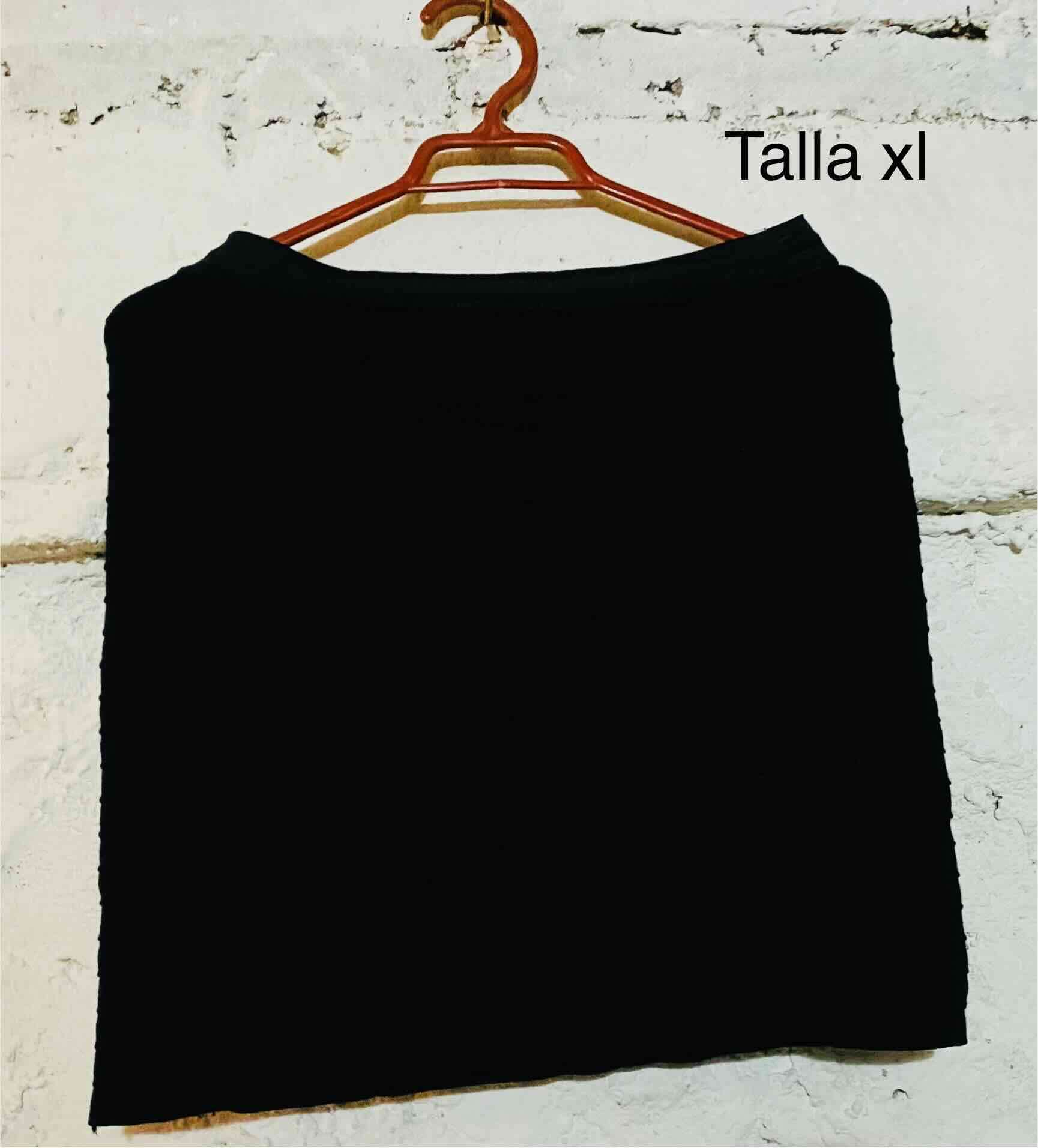Falda negra talla XL
