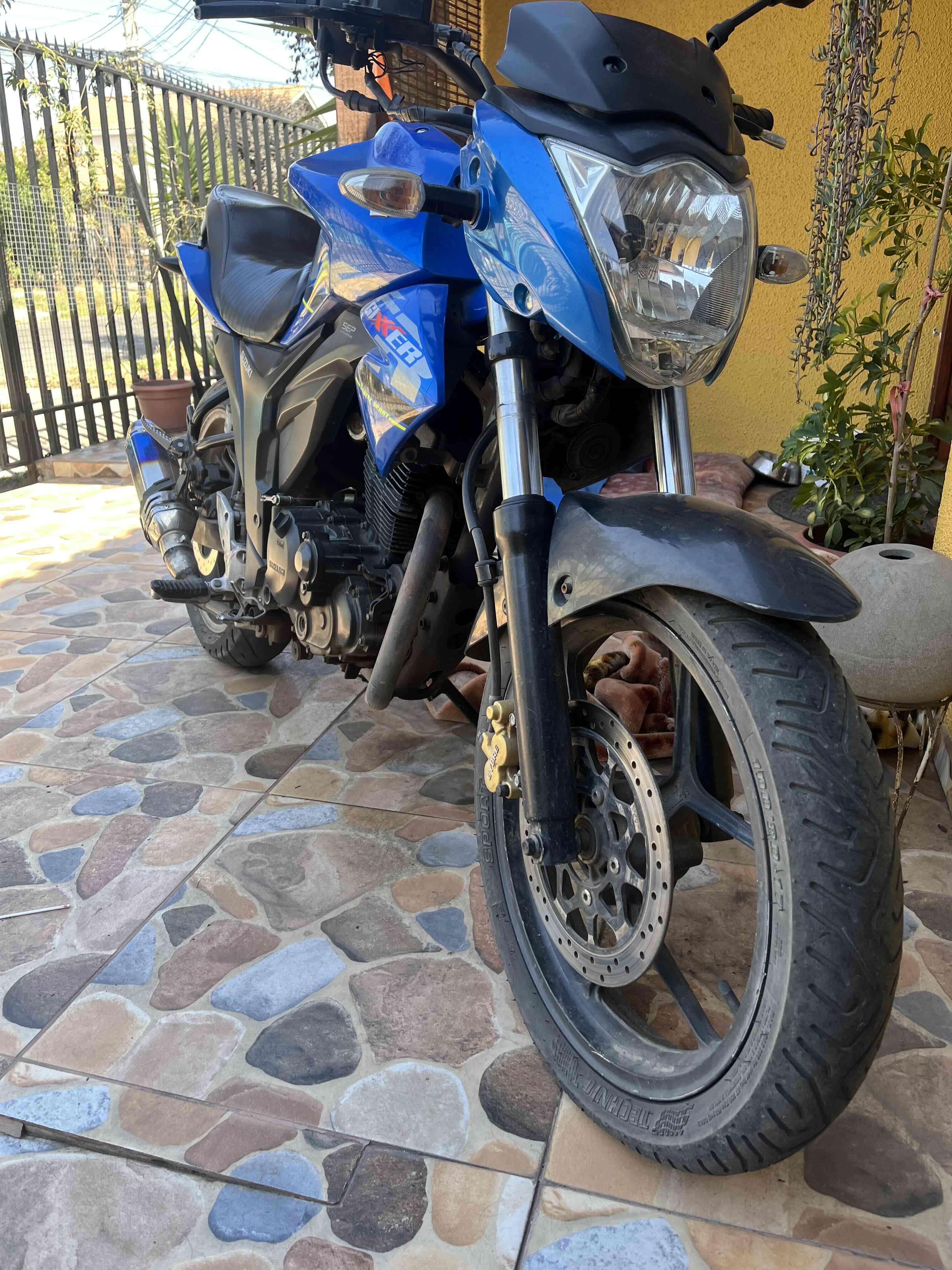 Moto Suzuki GIXXER 150 2019 - miniatura 2