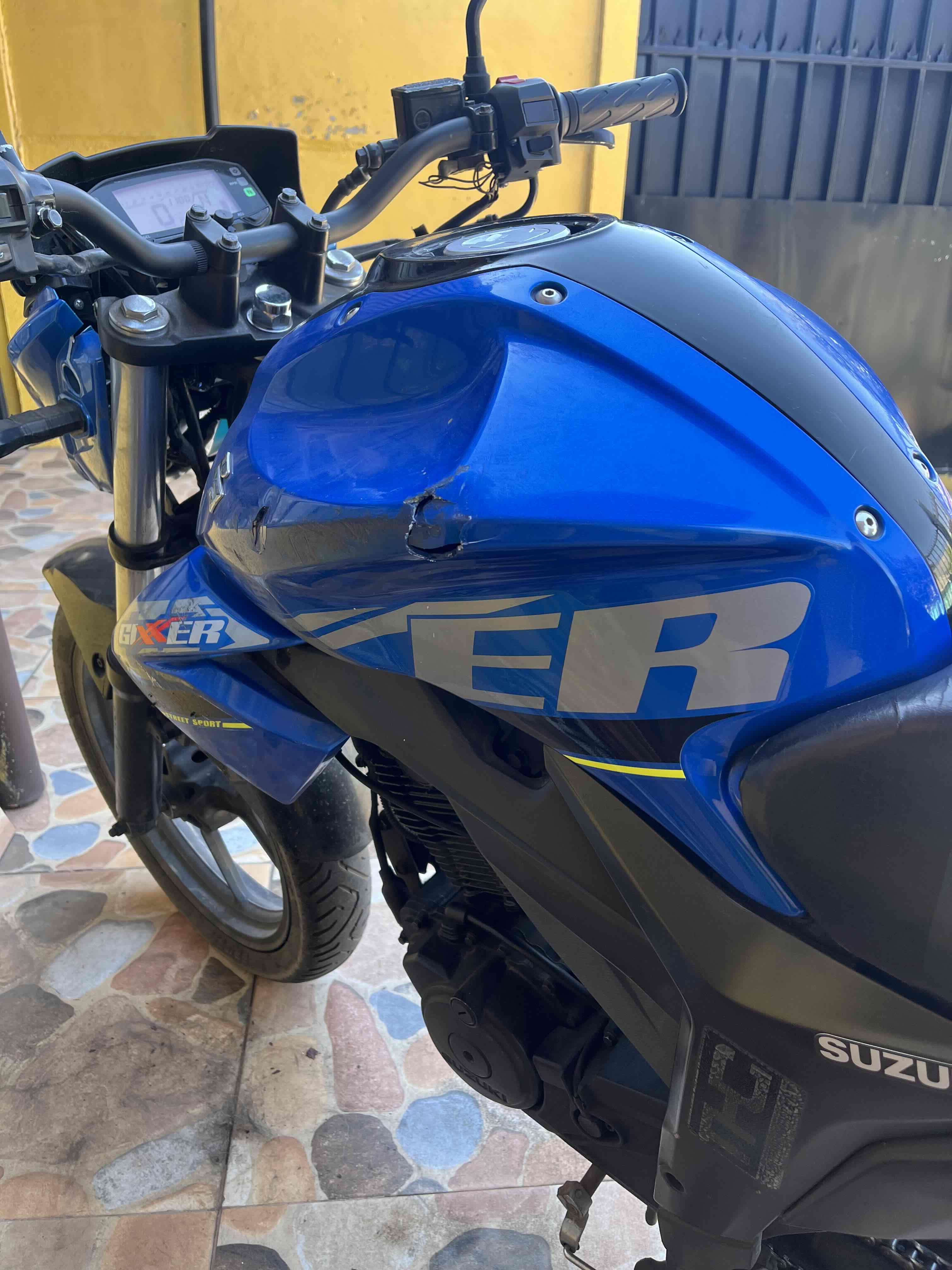 Moto Suzuki GIXXER 150 2019 - miniatura 4