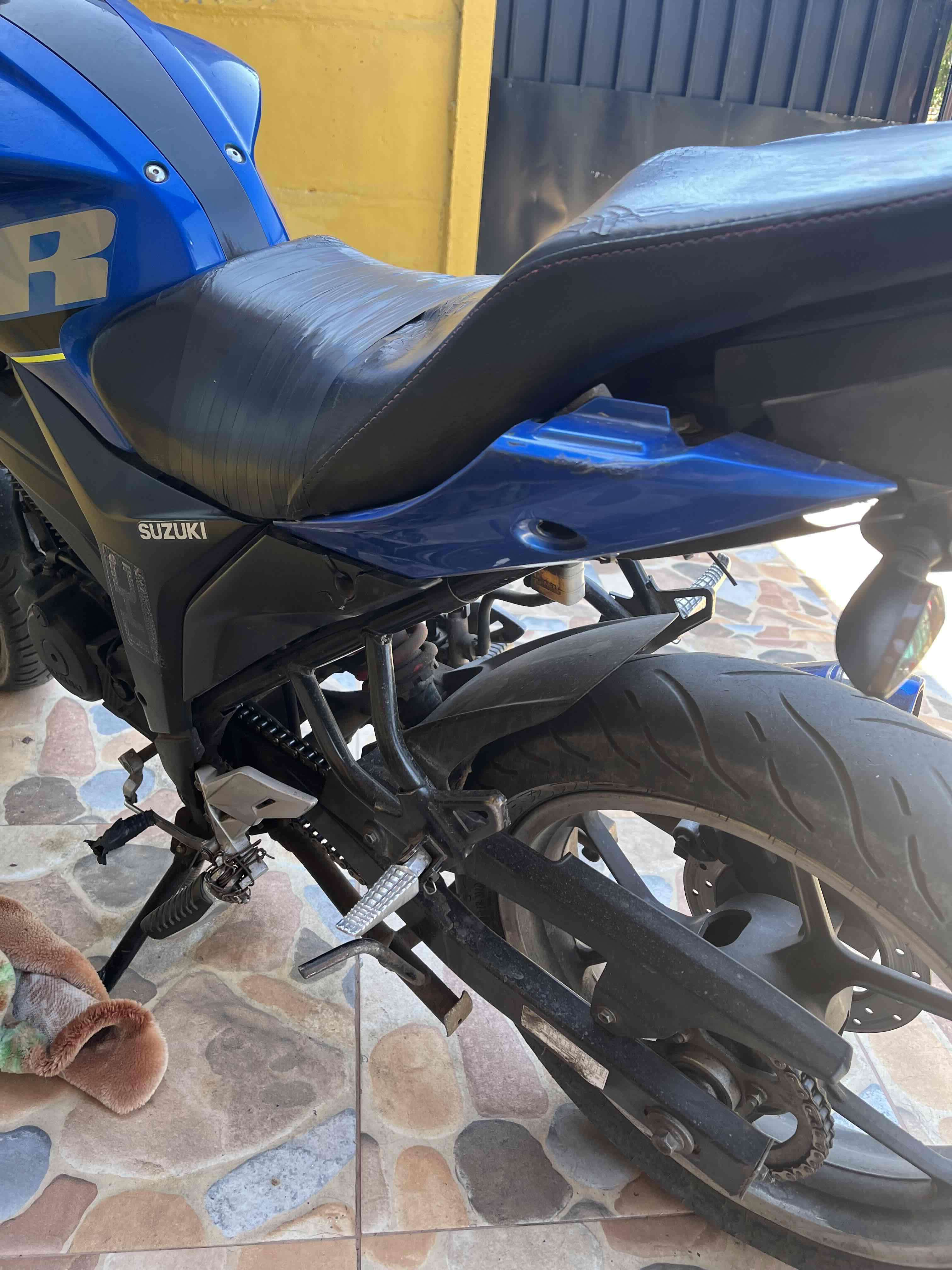 Moto Suzuki GIXXER 150 2019 - miniatura 6