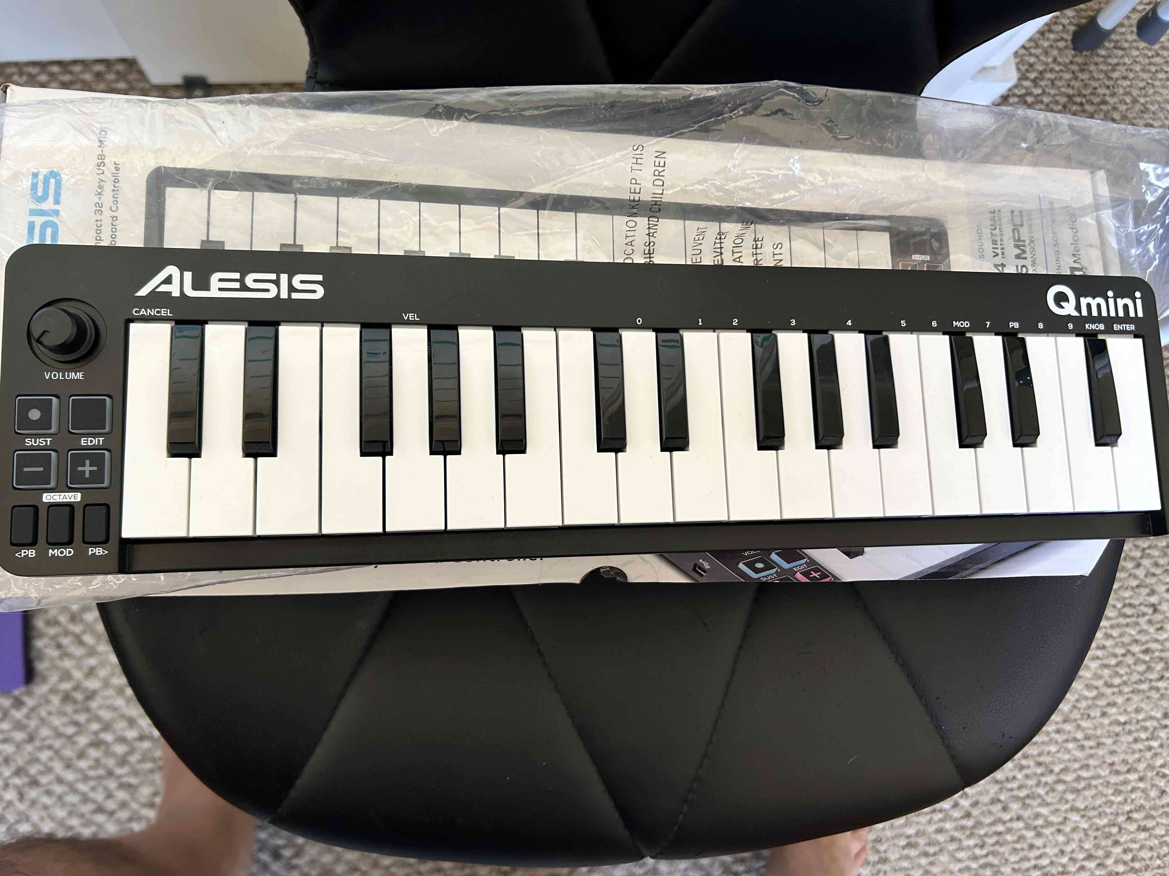 Teclado controlador MIDI Alesis - miniatura 3