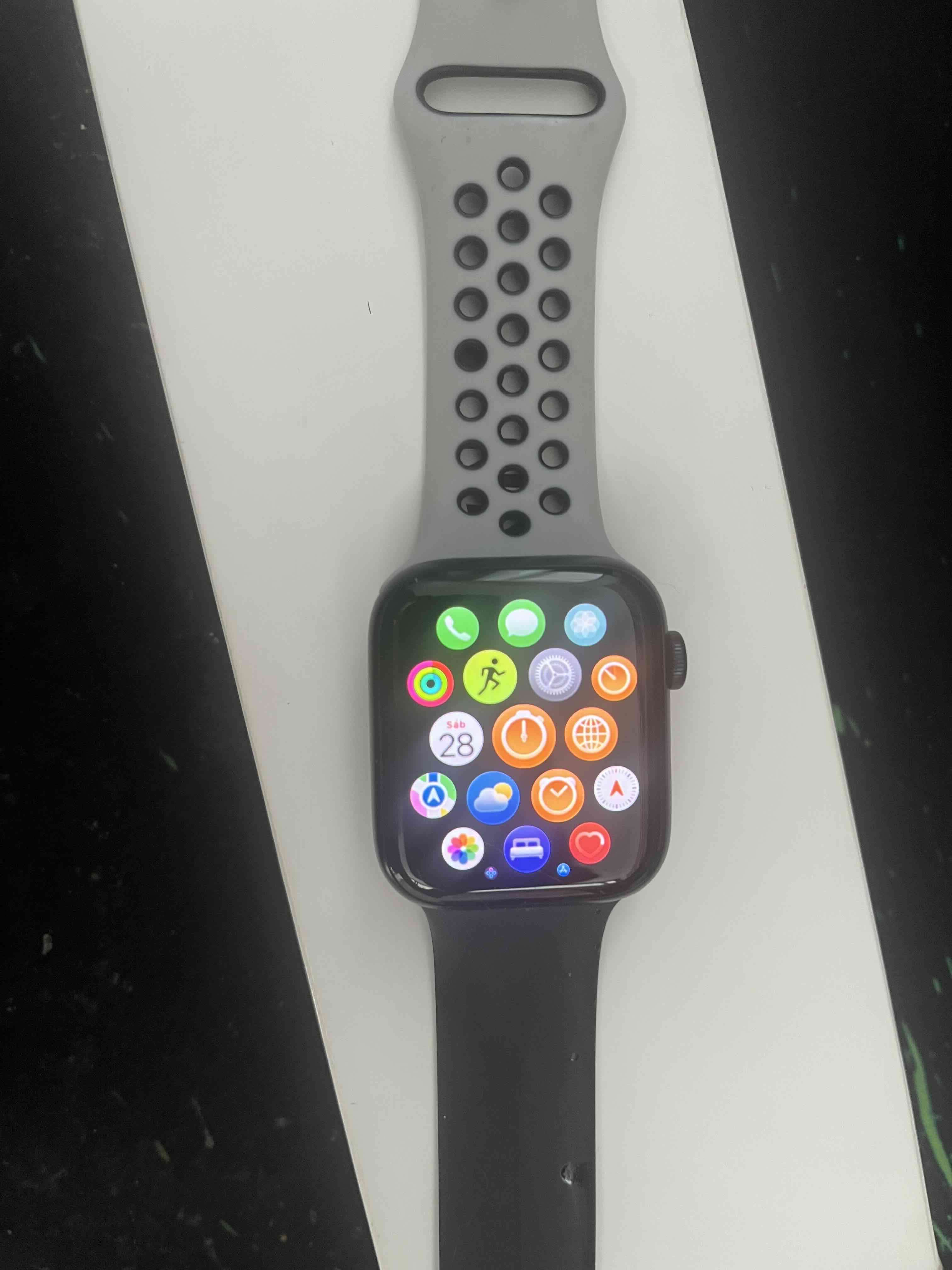 Apple Watch SE 2 generación, 44 mm - miniatura 4
