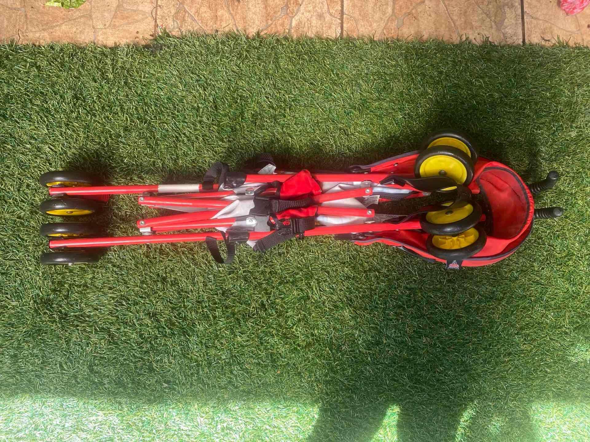 Coche paraguas infantil rojo - miniatura 3