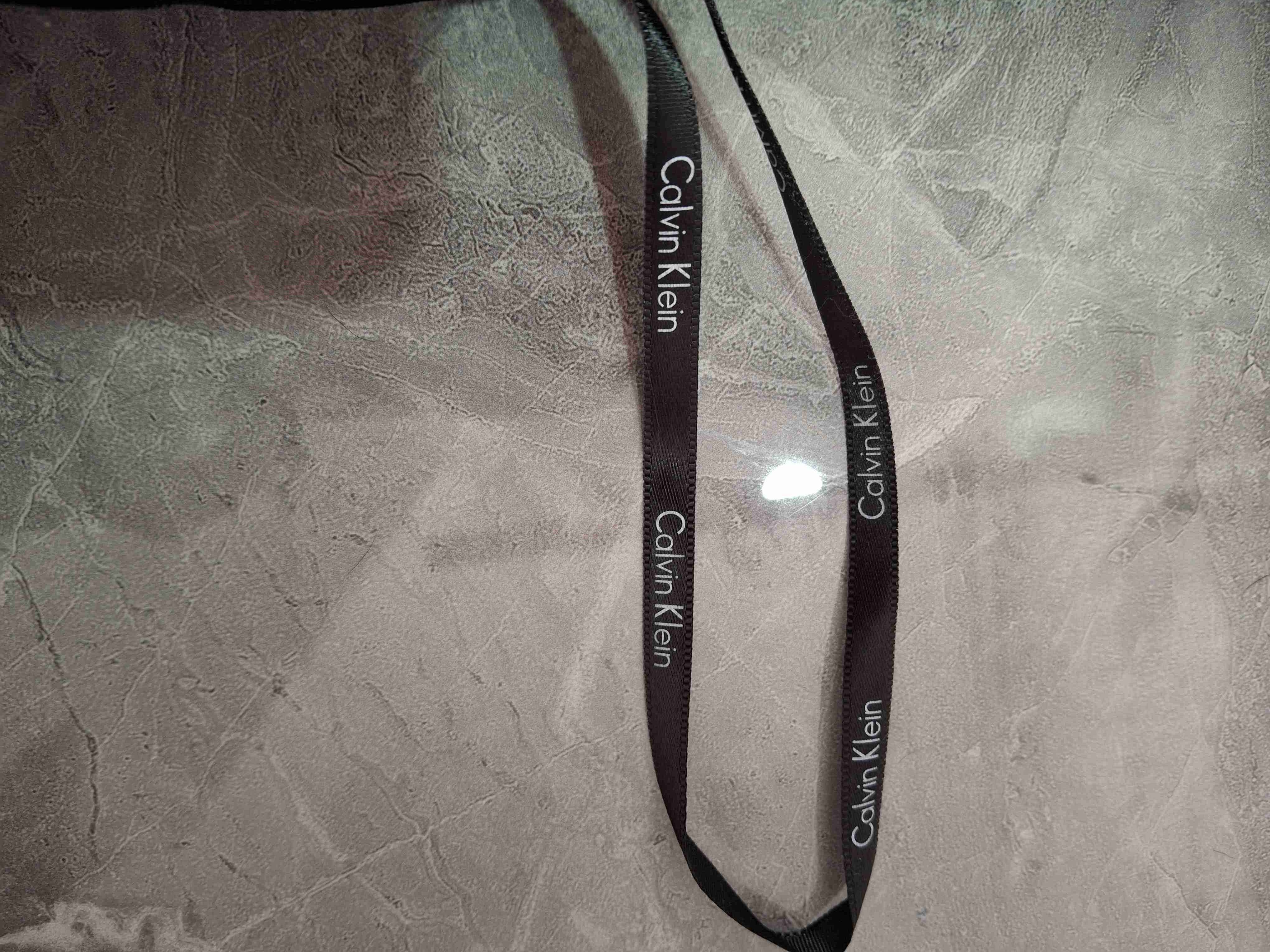 Vestido negro con estampado único - miniatura 3