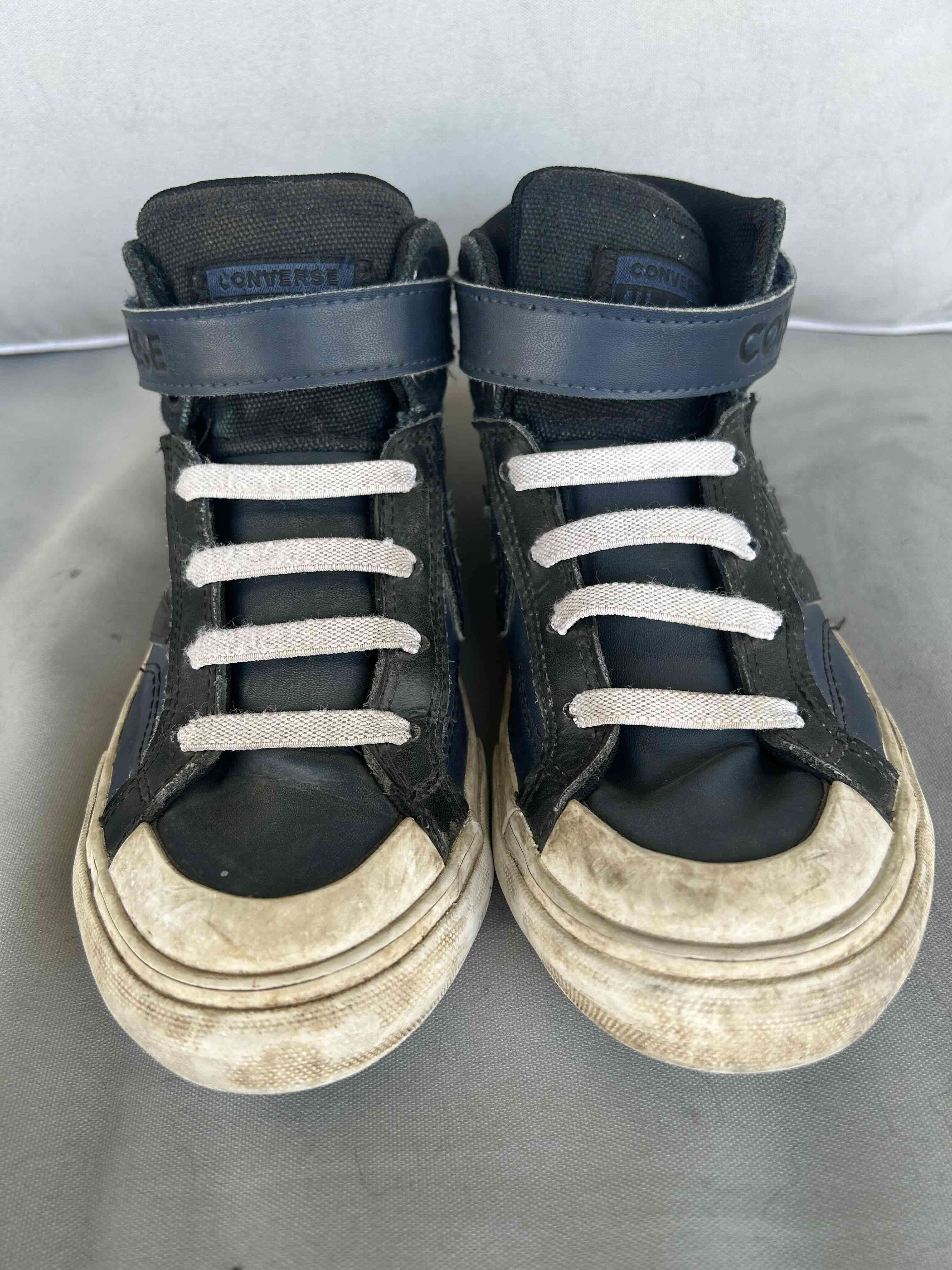 Zapatillas negras converse usadas