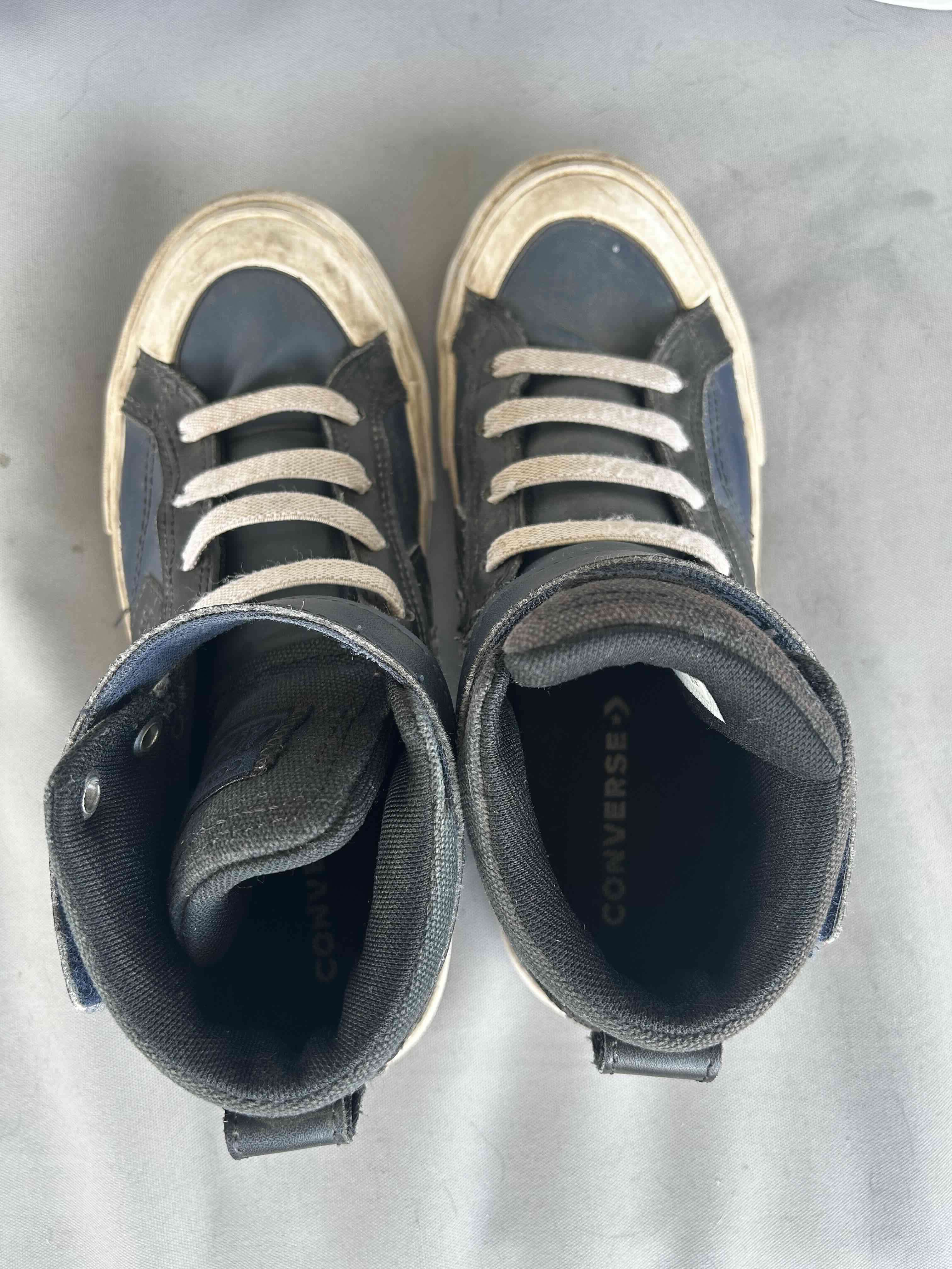 Zapatillas negras converse usadas - miniatura 4