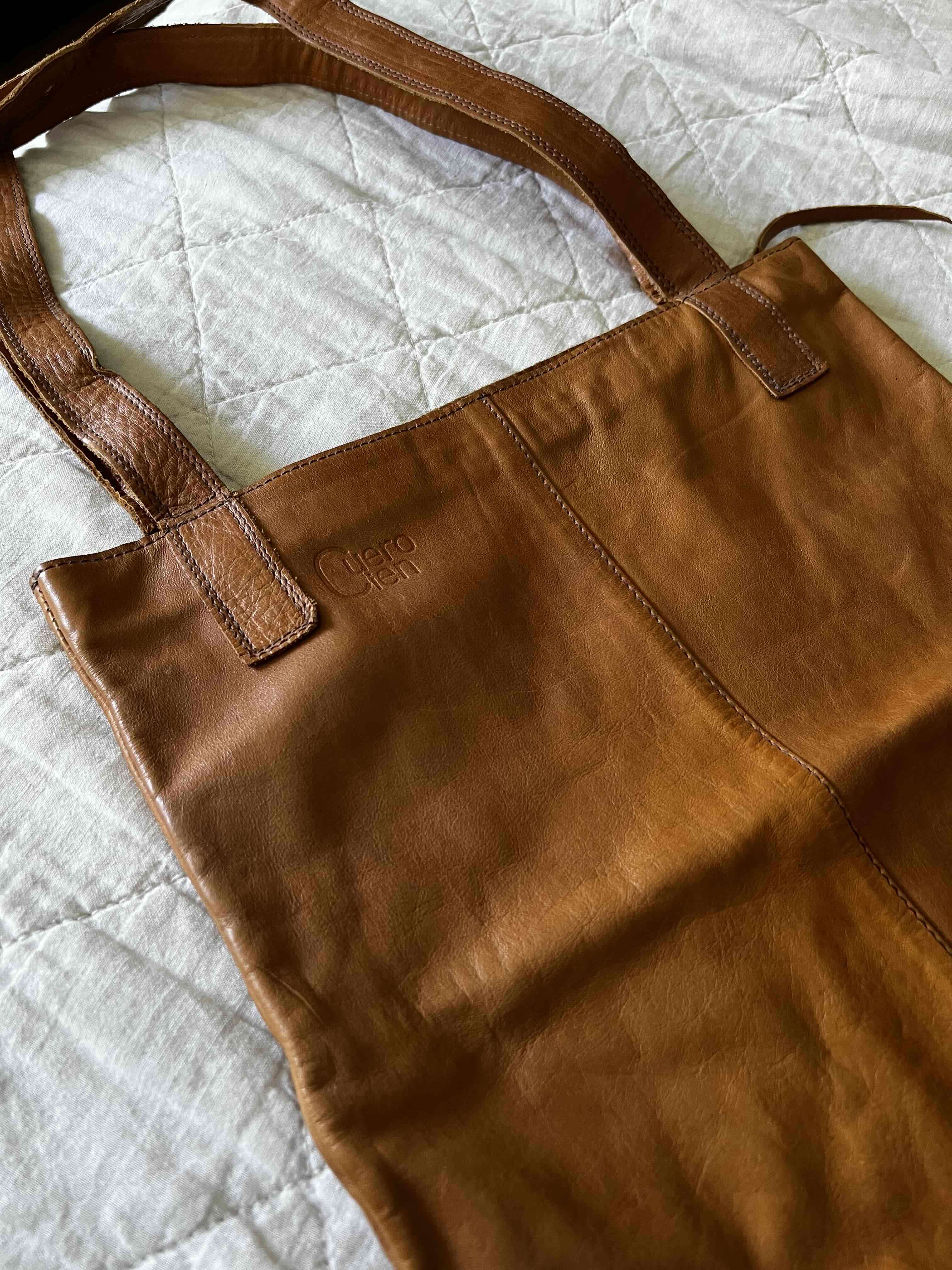 Cartera tote de cuero marrón claro