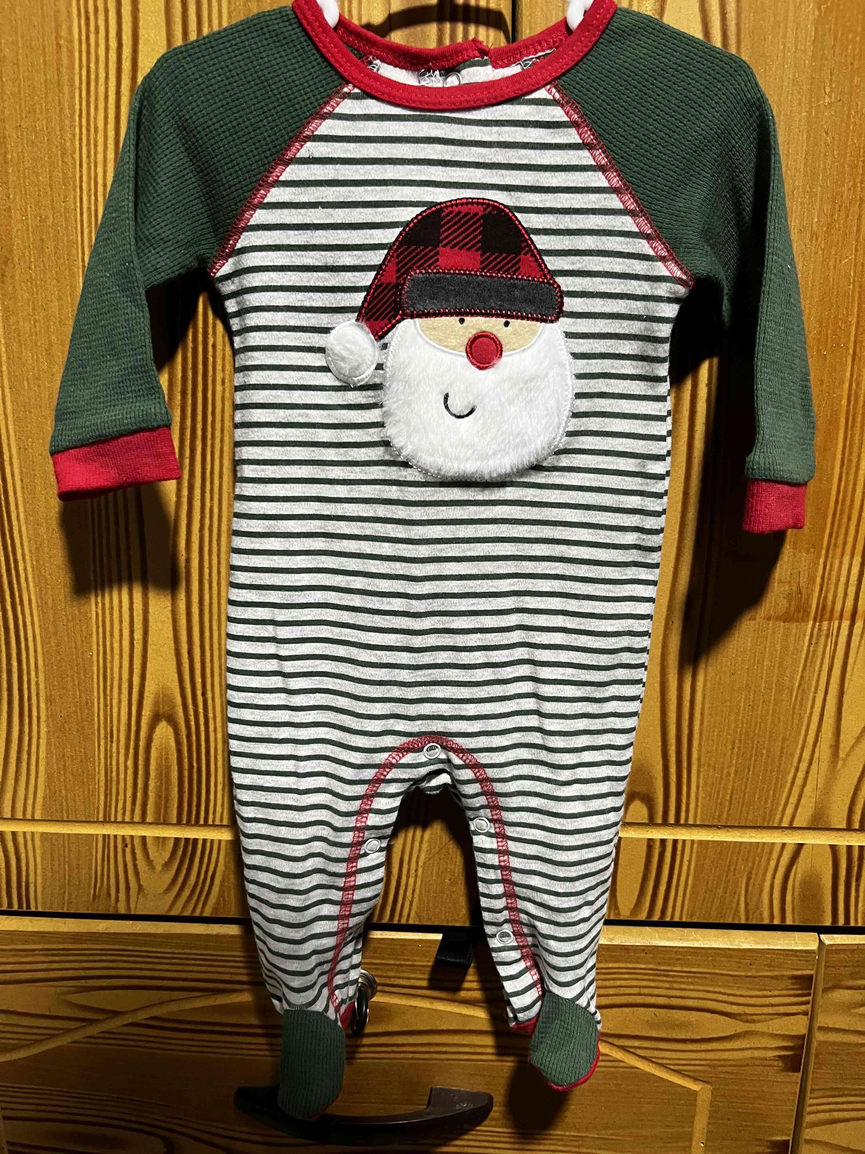 Pijama navideño a rayas para bebé