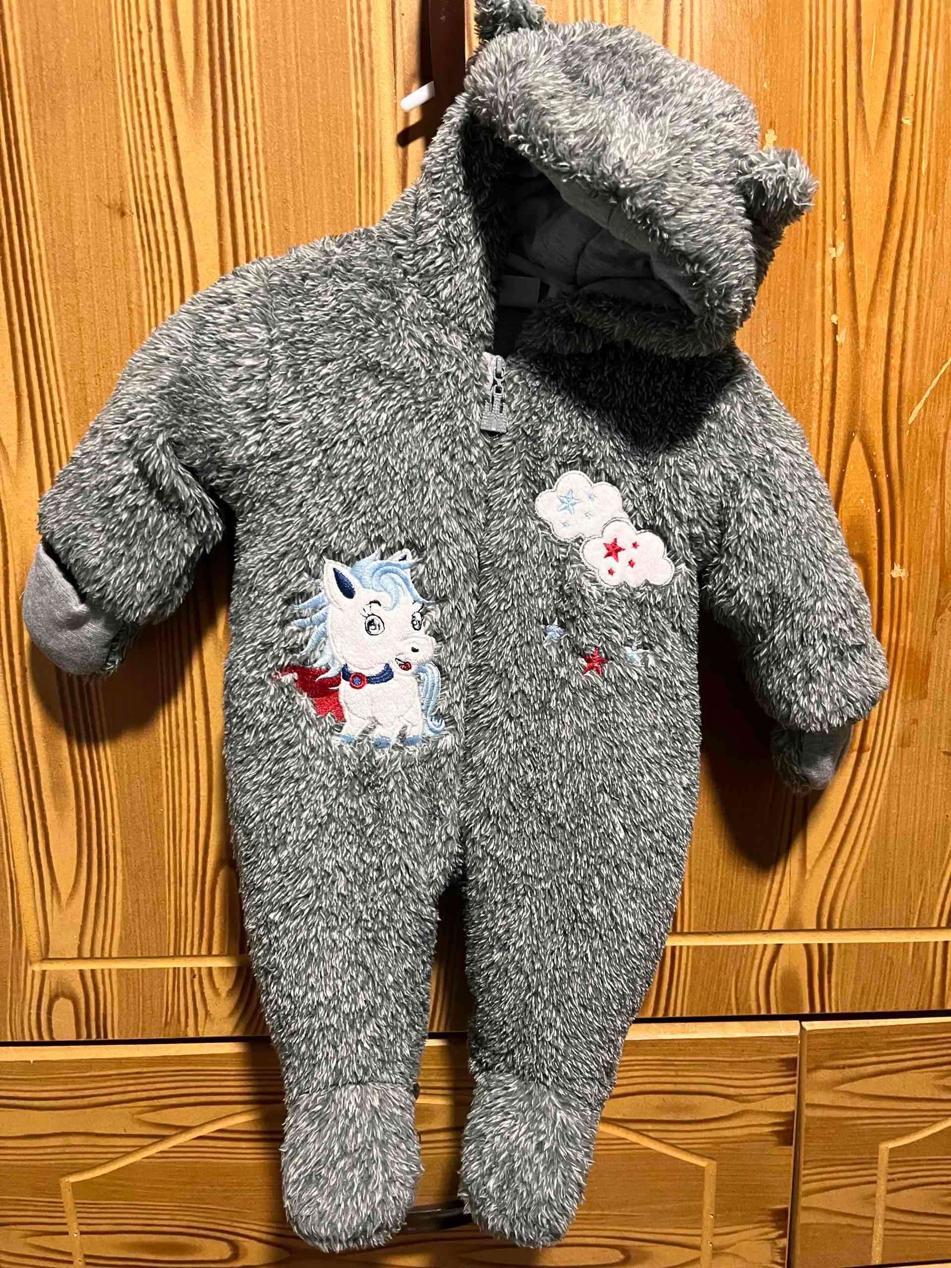 Enterito gris con capucha de oso