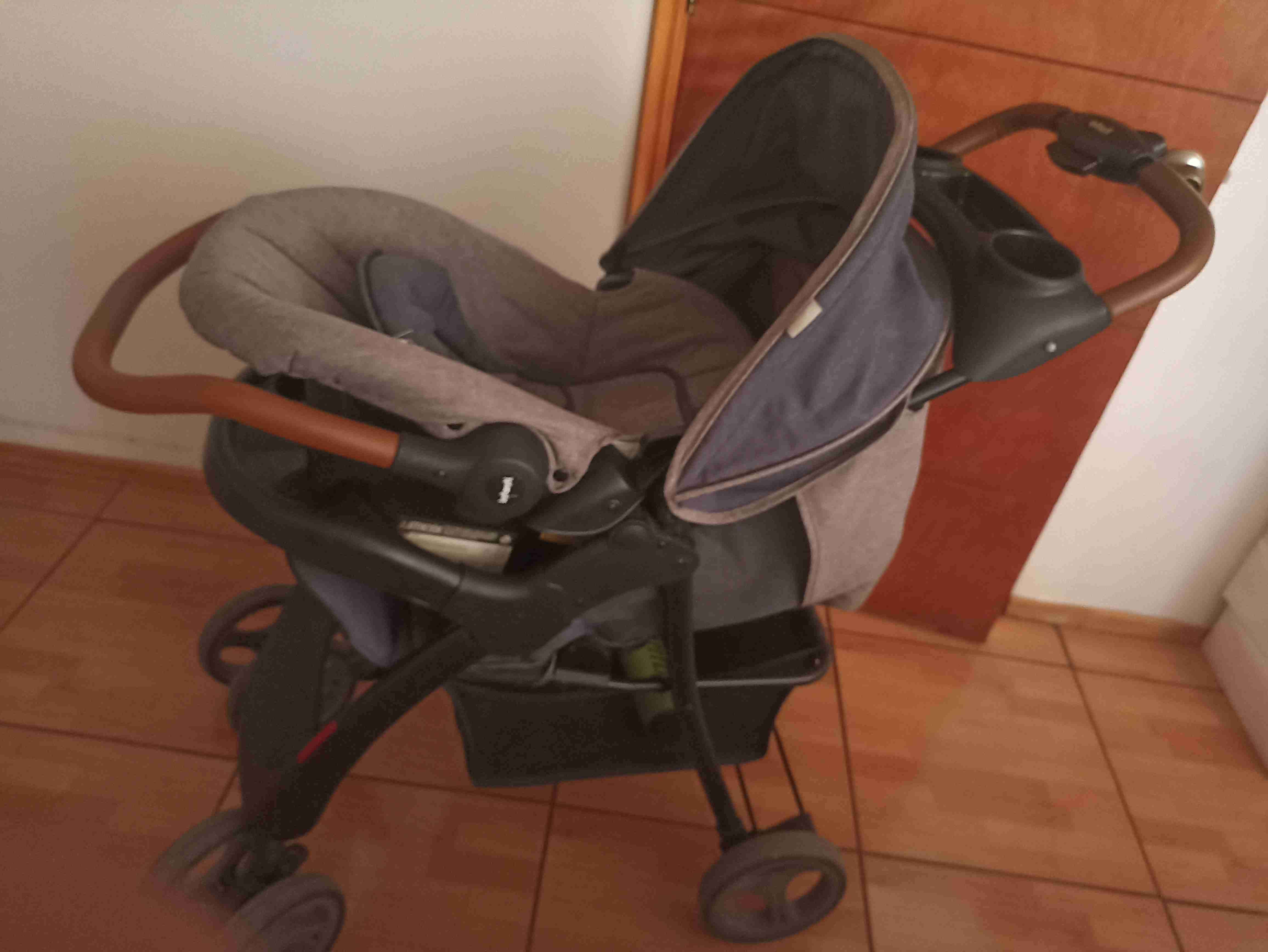 Coche de bebé plegable gris