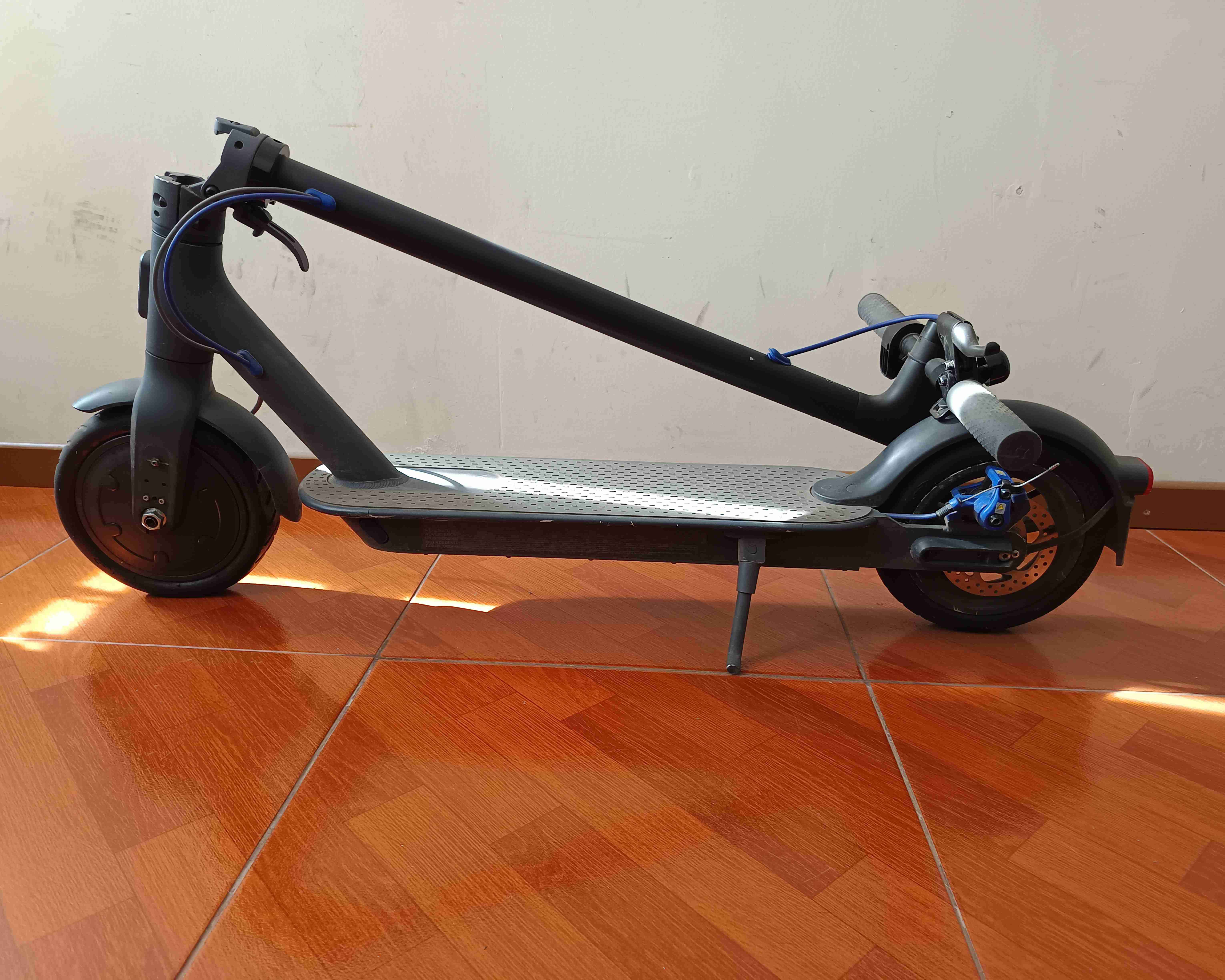 Scooter eléctrico plegable negro - miniatura 3