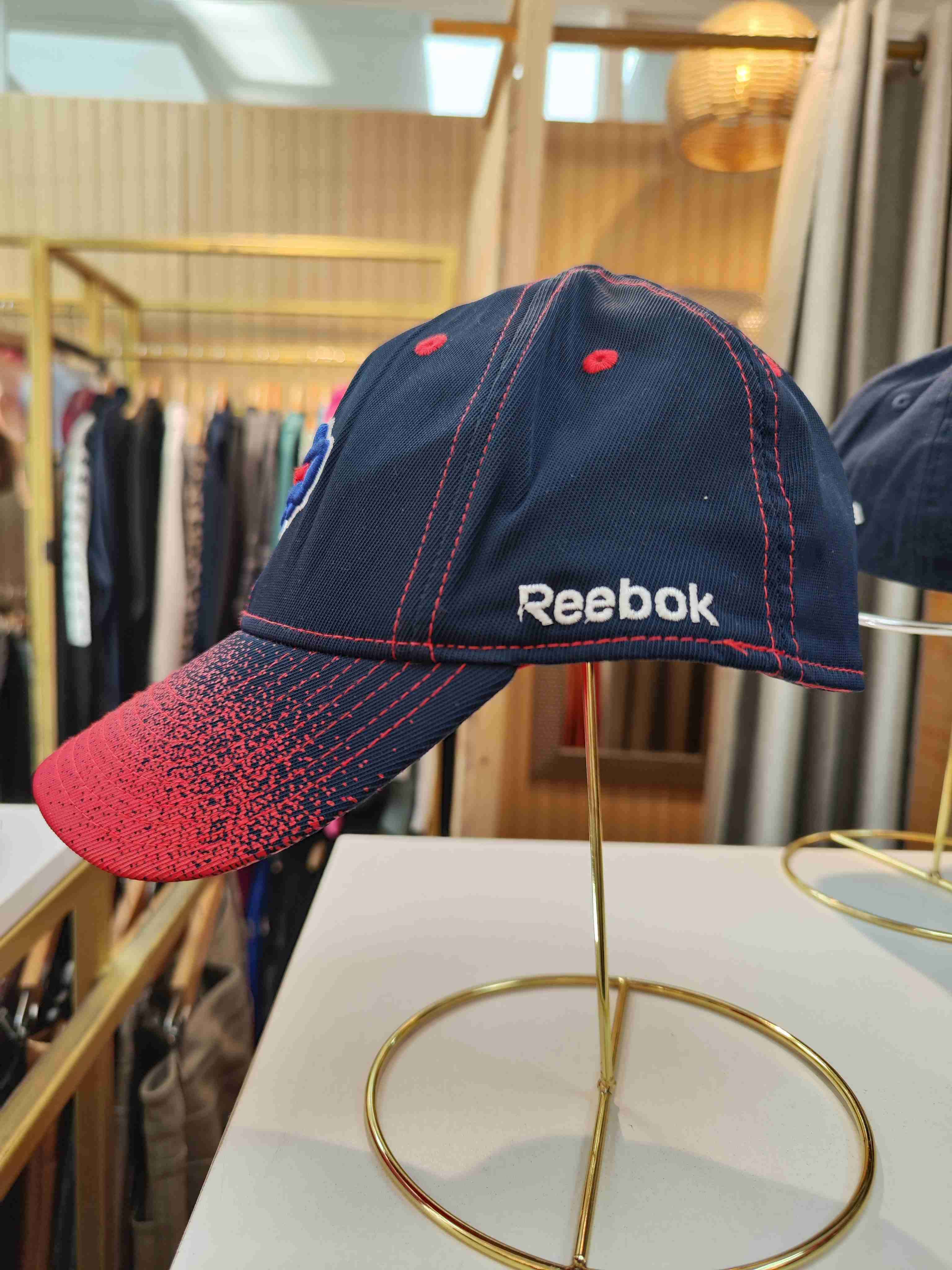 Gorra deportiva azul y roja - miniatura 2