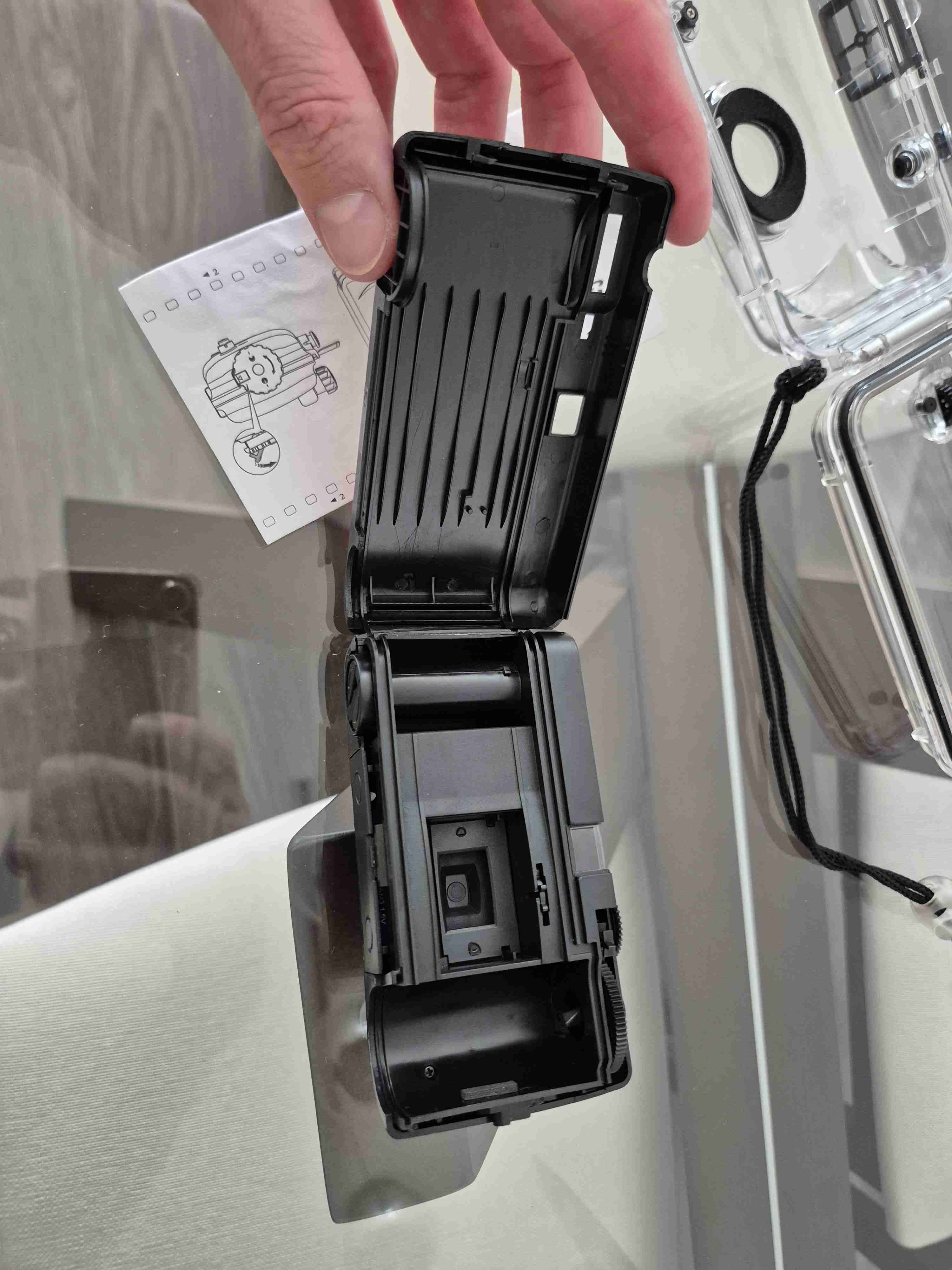 Cámara 35mm con carcasa impermeable - miniatura 4