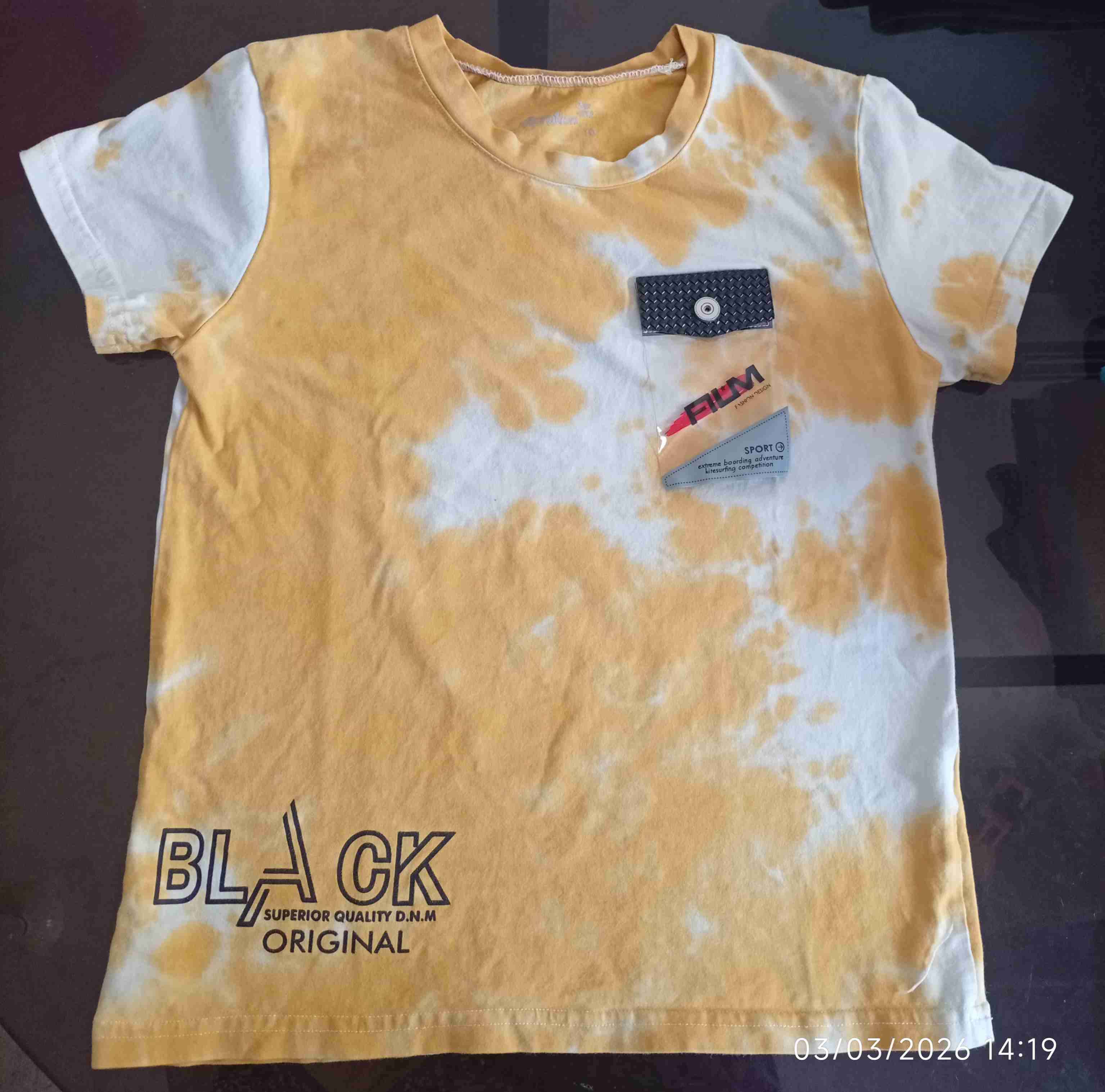 Polera tie-dye amarilla y blanca