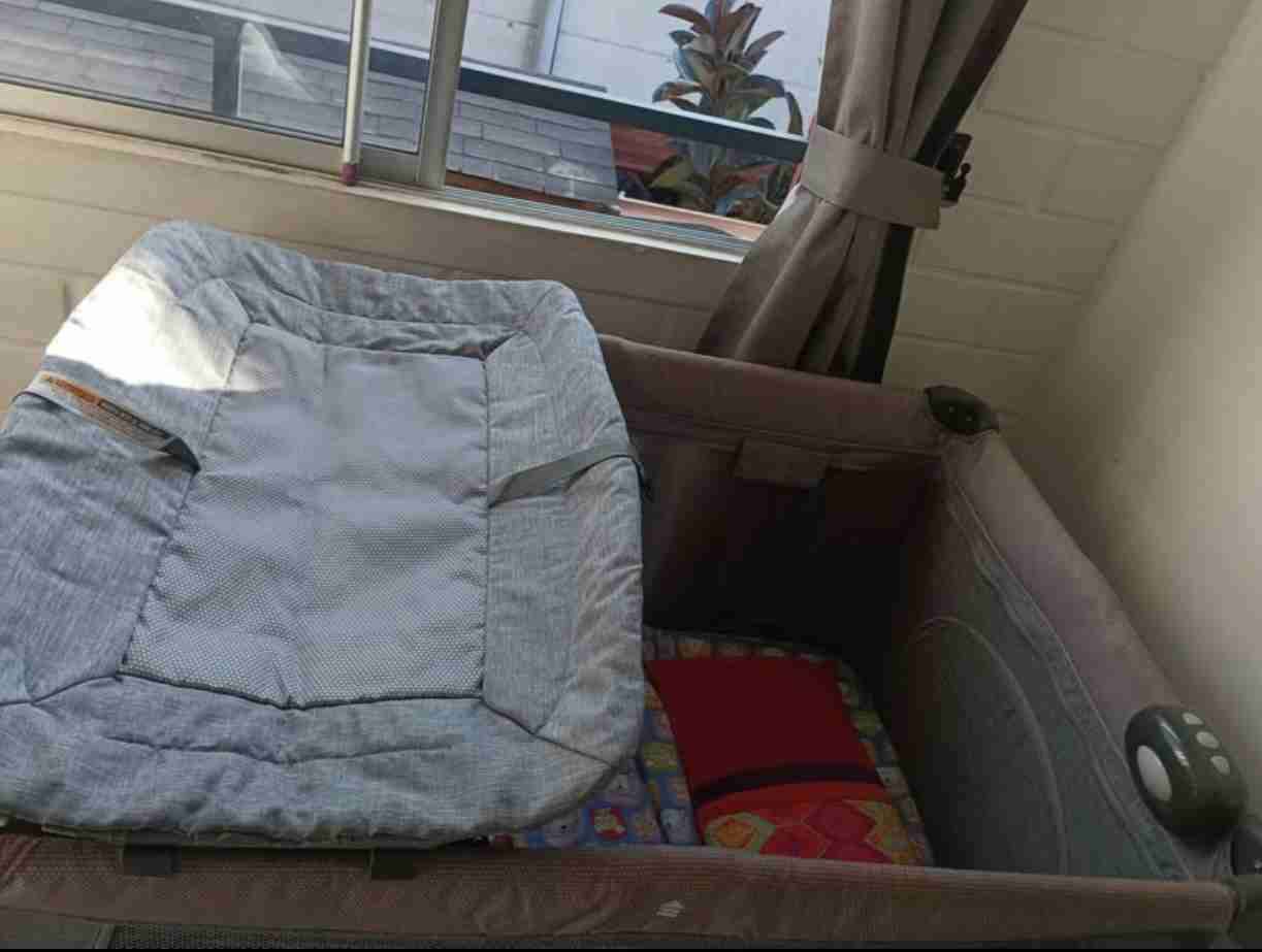 Cuna corral portátil para bebé - miniatura 2