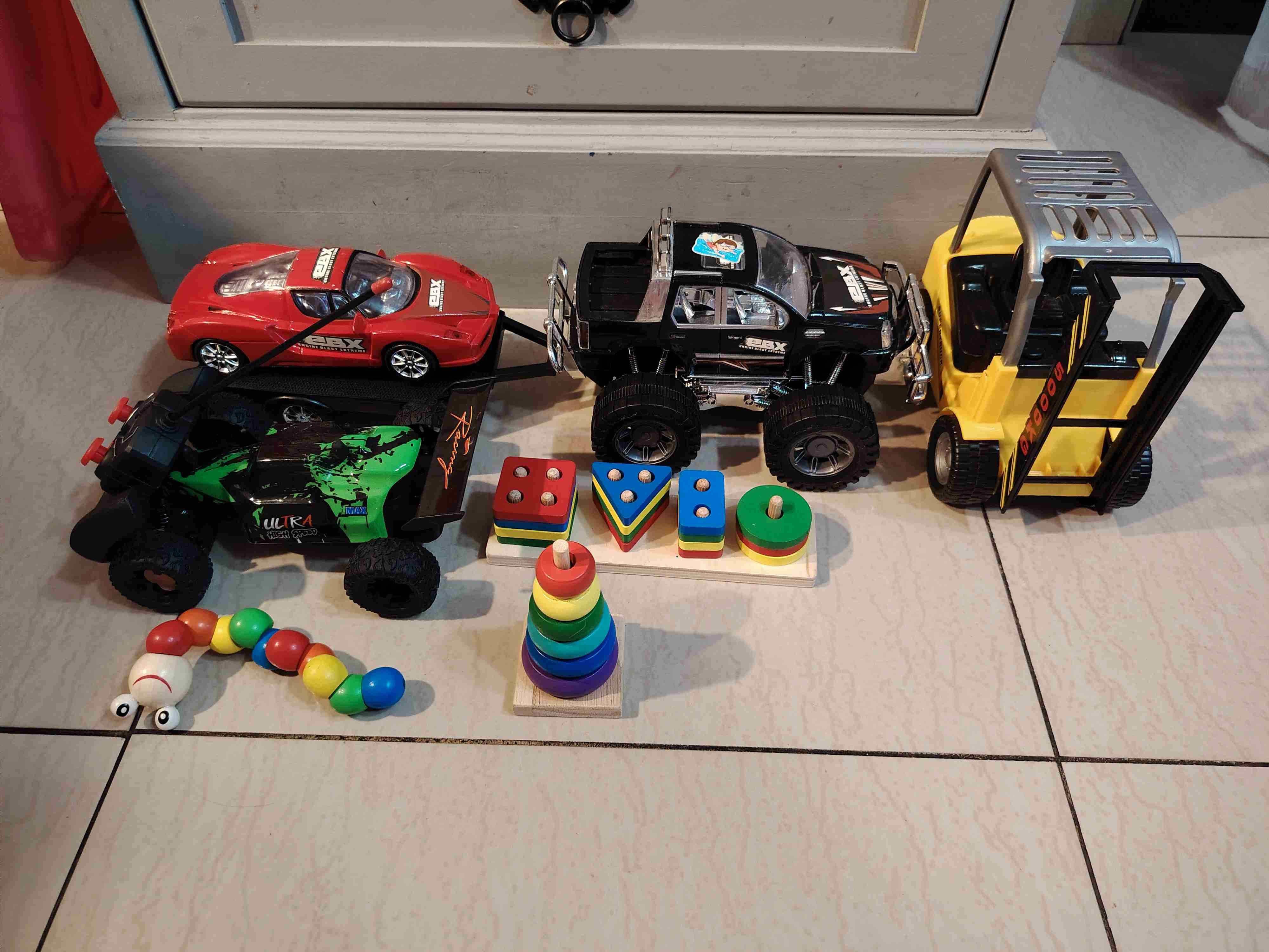 Lote de autos y juguetes para niños - miniatura 3