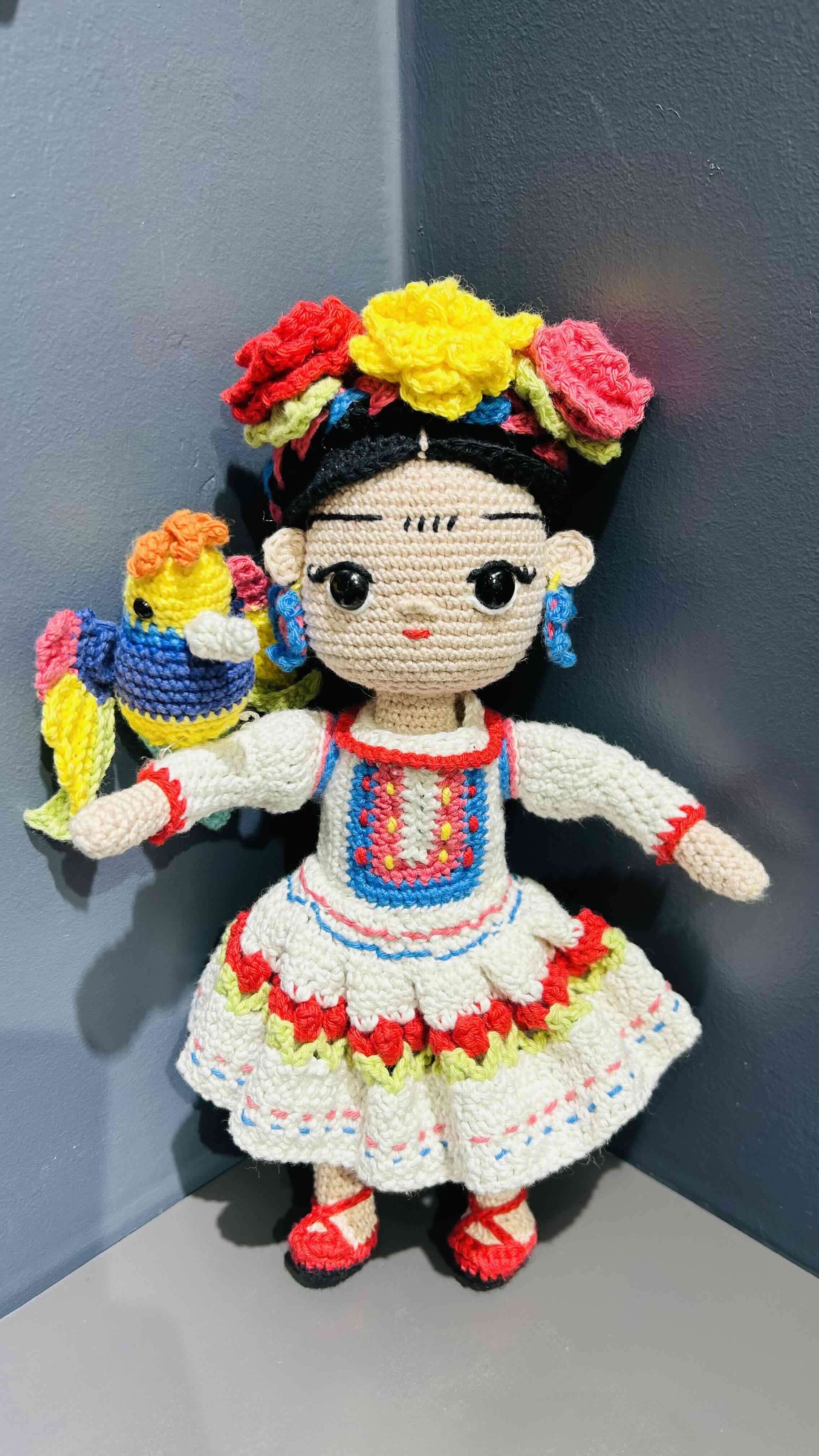 Muñeca de crochet Frida Kahlo - miniatura 4