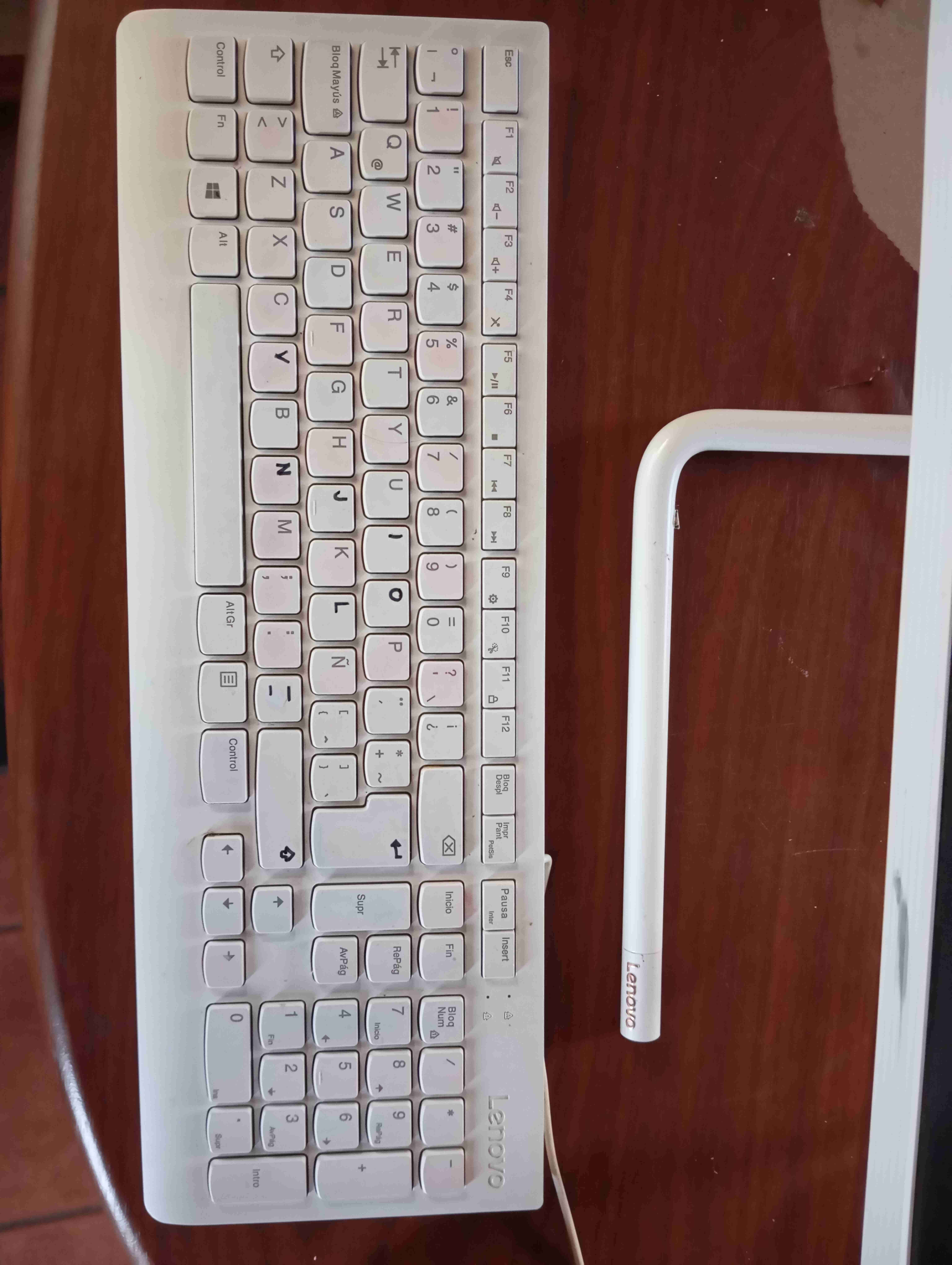Computador all-in-one Lenovo - miniatura 2