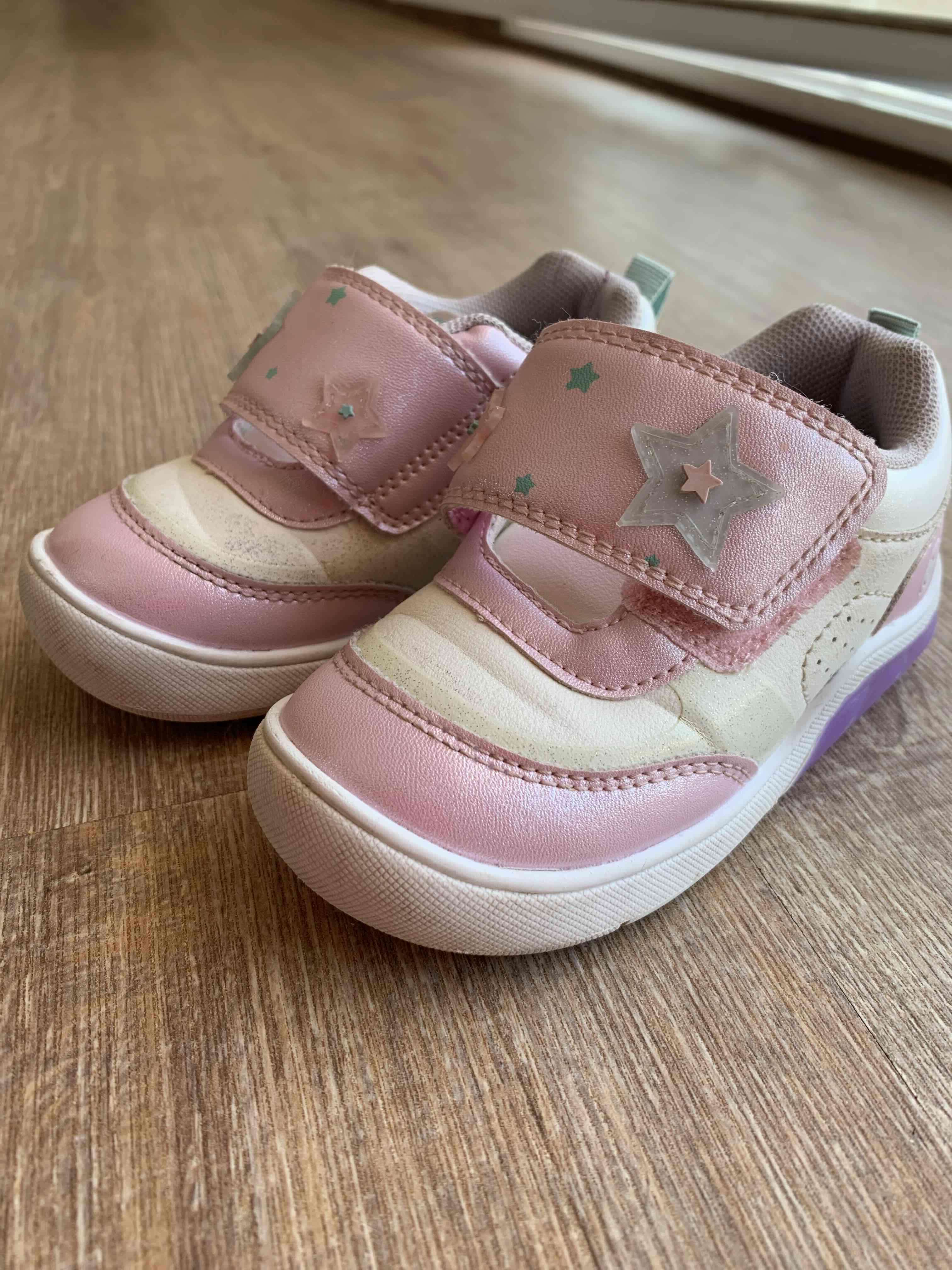 Zapatillas infantiles rosadas. Marca BG