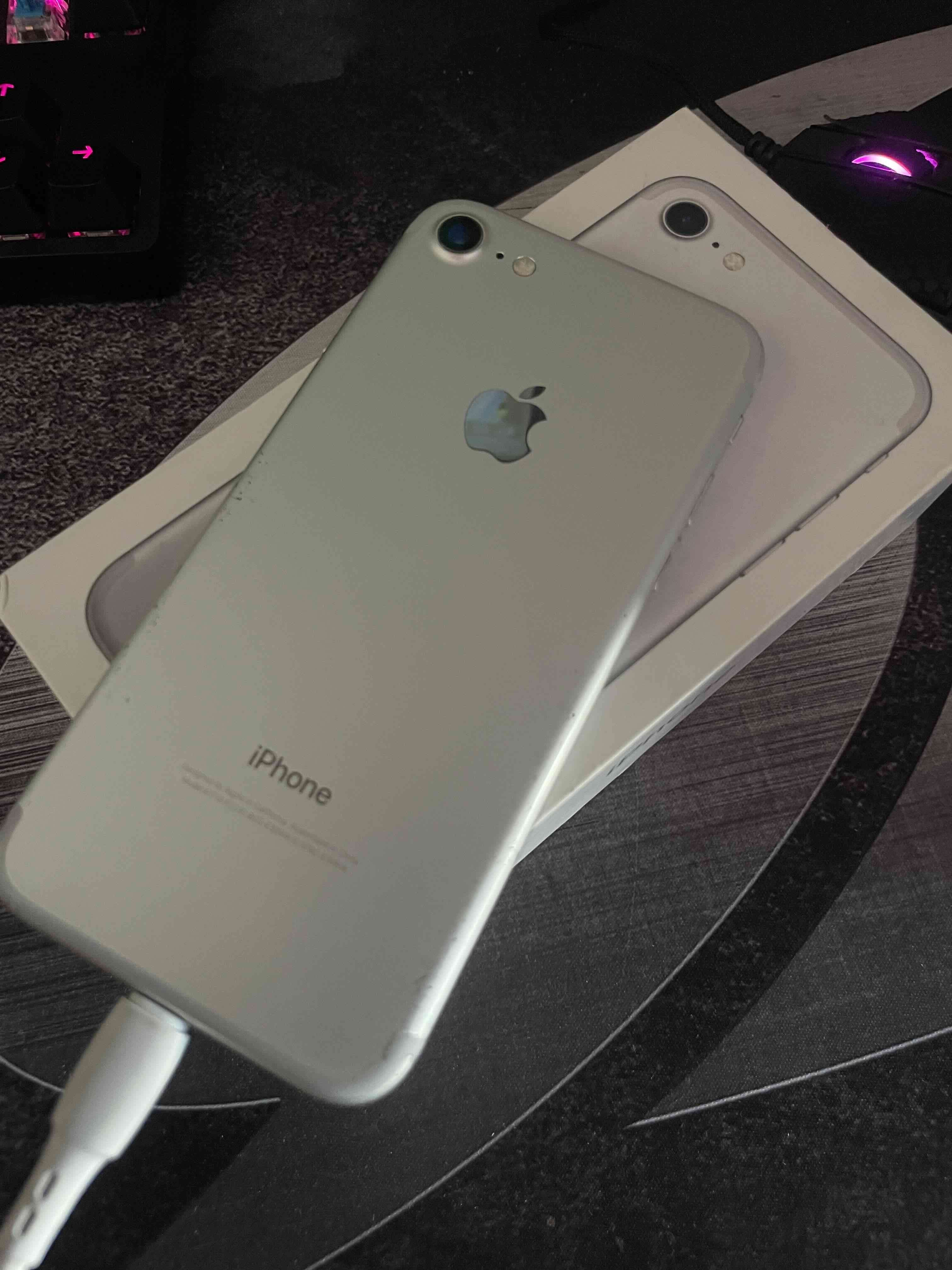 iPhone 7 con caja - miniatura 2