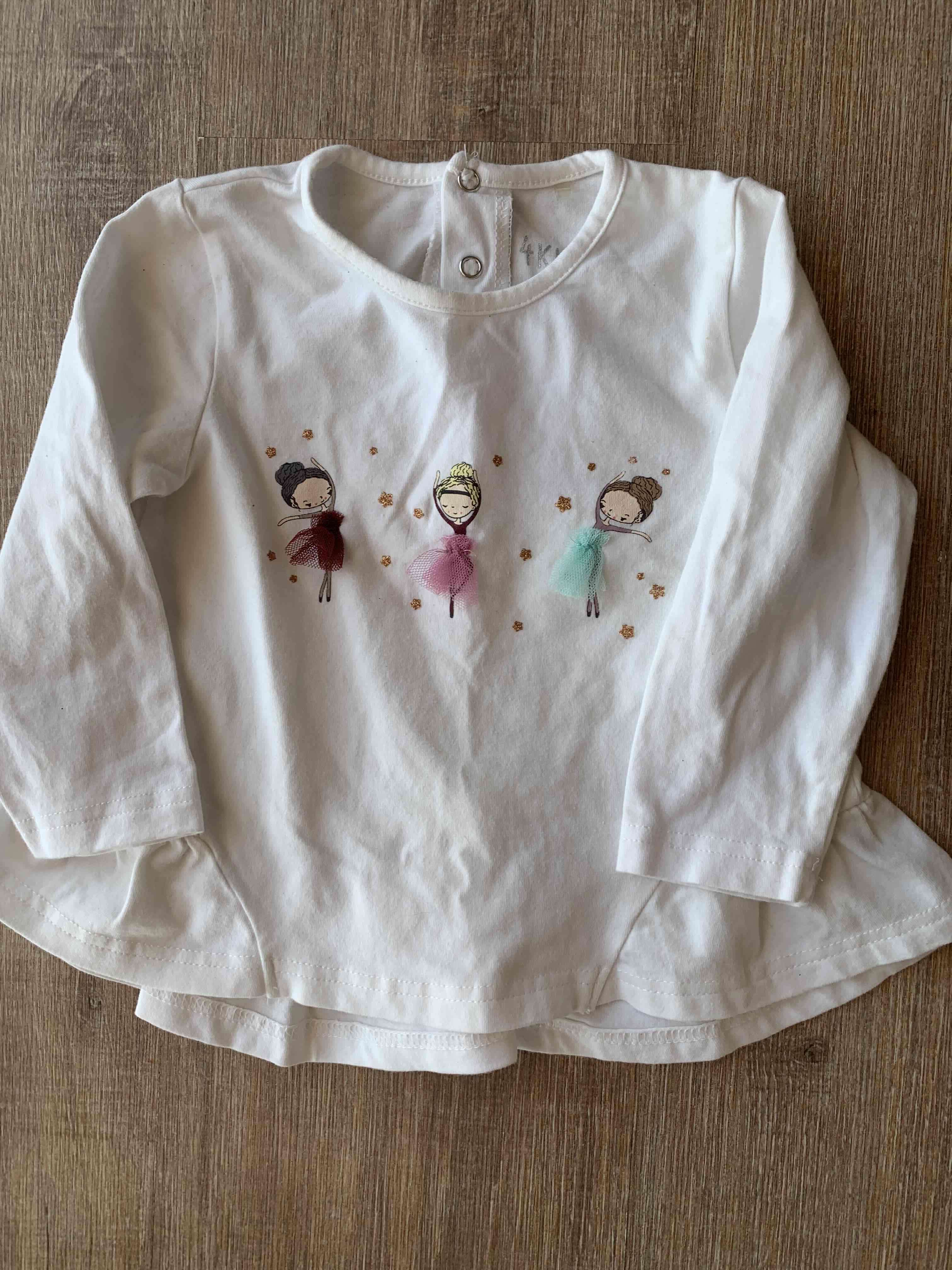 Polera infantil blanca con bailarinas