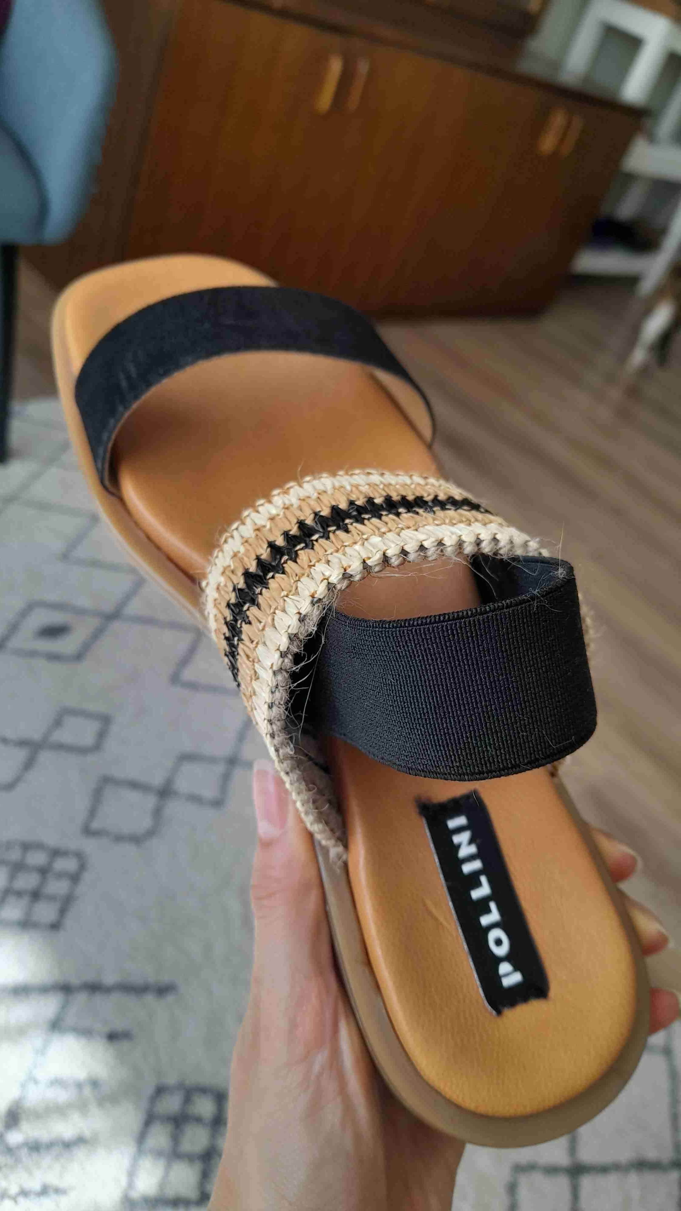 Sandalias planas negras y beige - miniatura 3