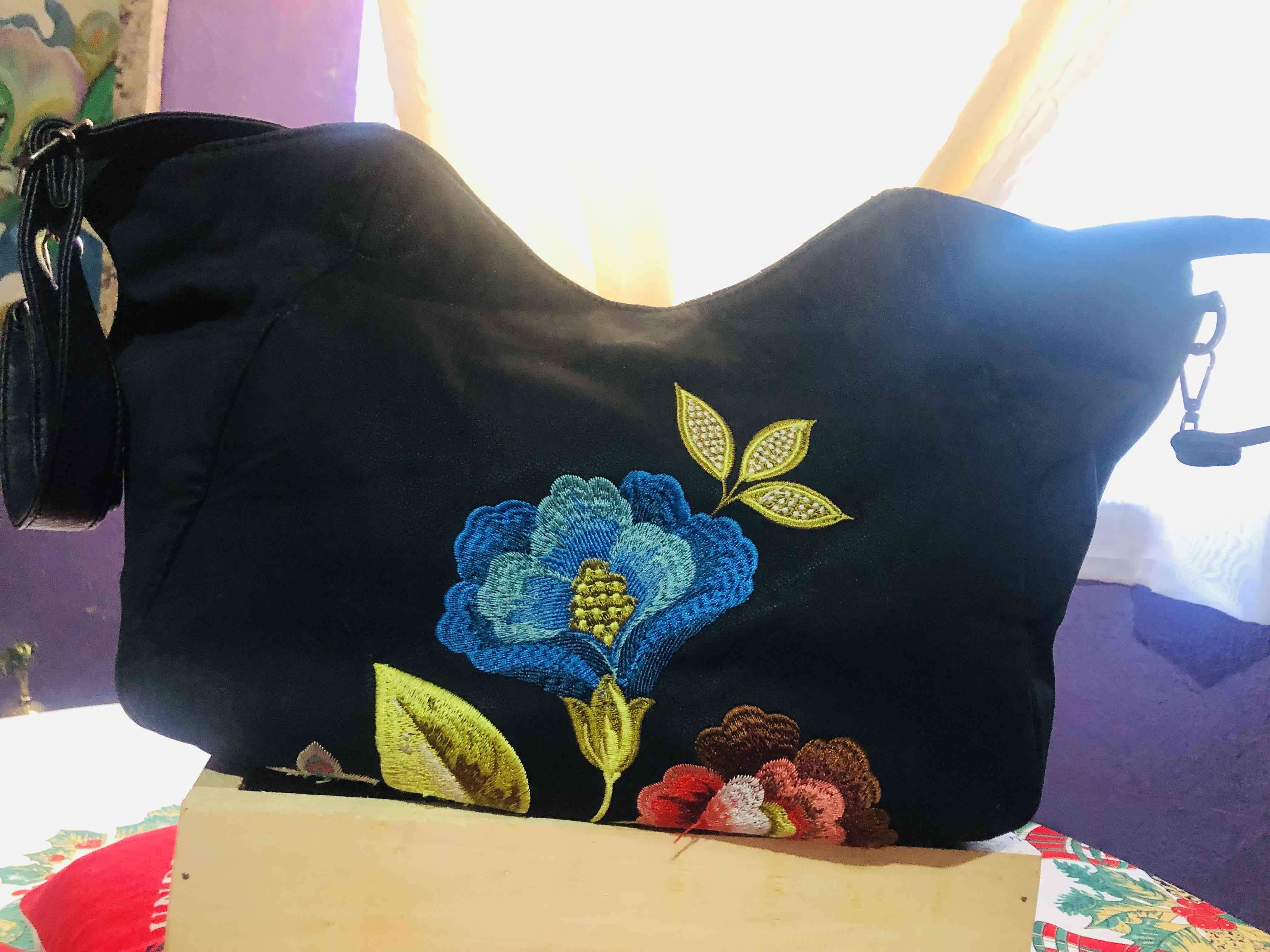 Bolso negro Desigual,bordado floral por ambas cara - miniatura 3