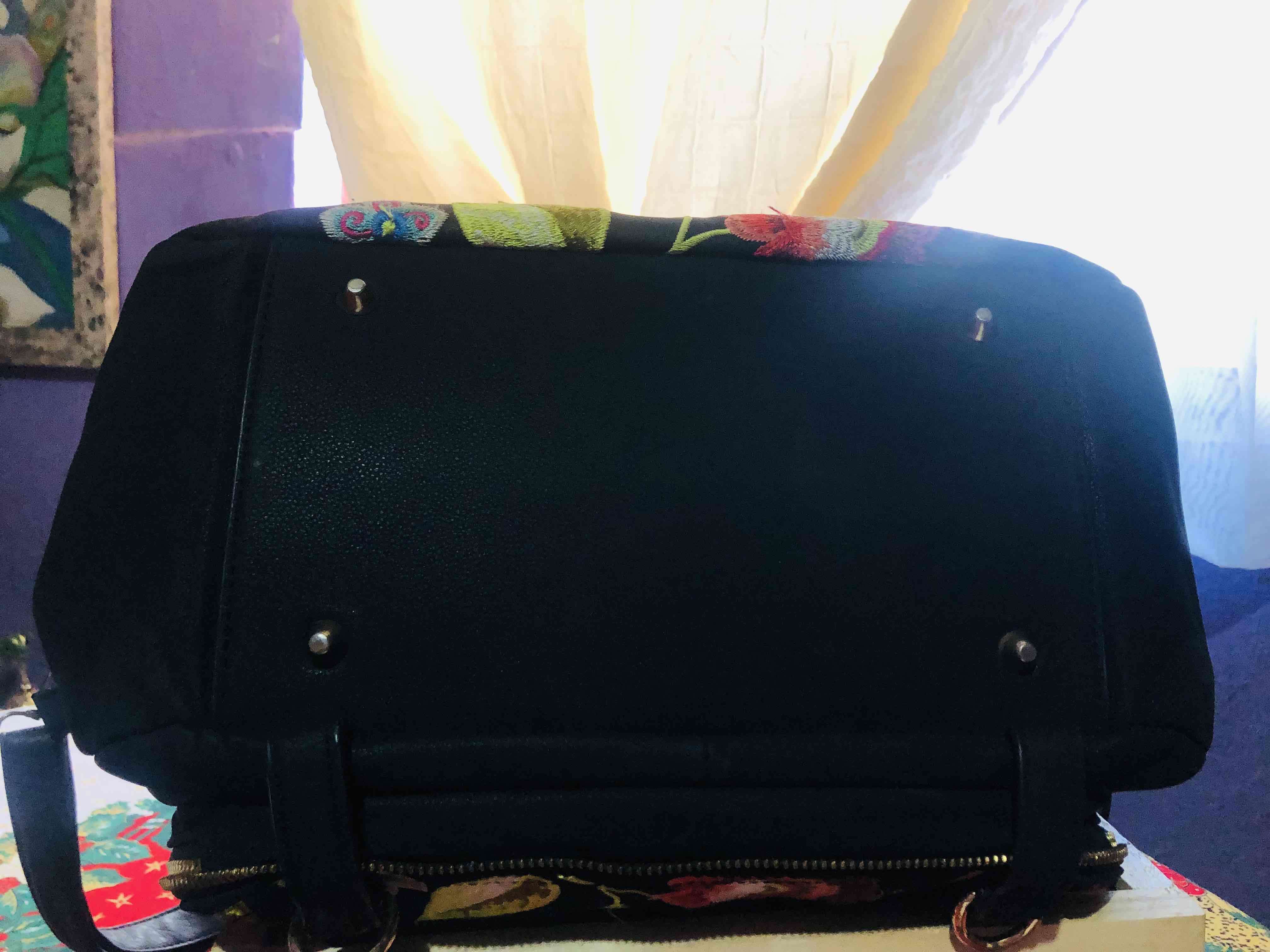 Bolso negro Desigual,bordado floral por ambas cara - miniatura 4