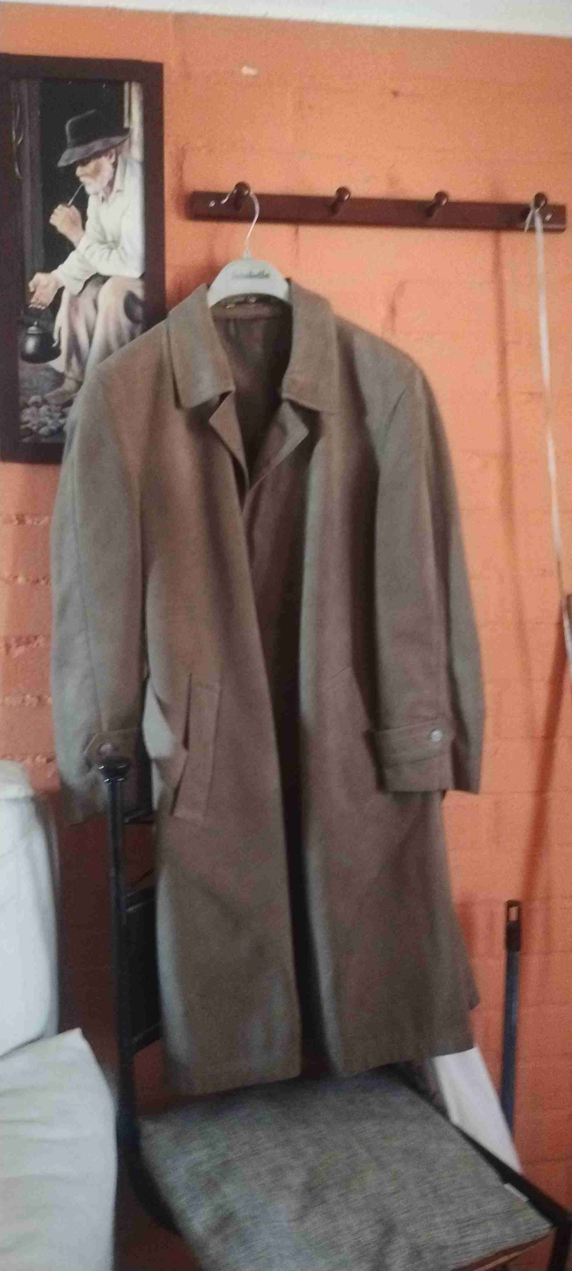 Abrigo largo marrón clásico