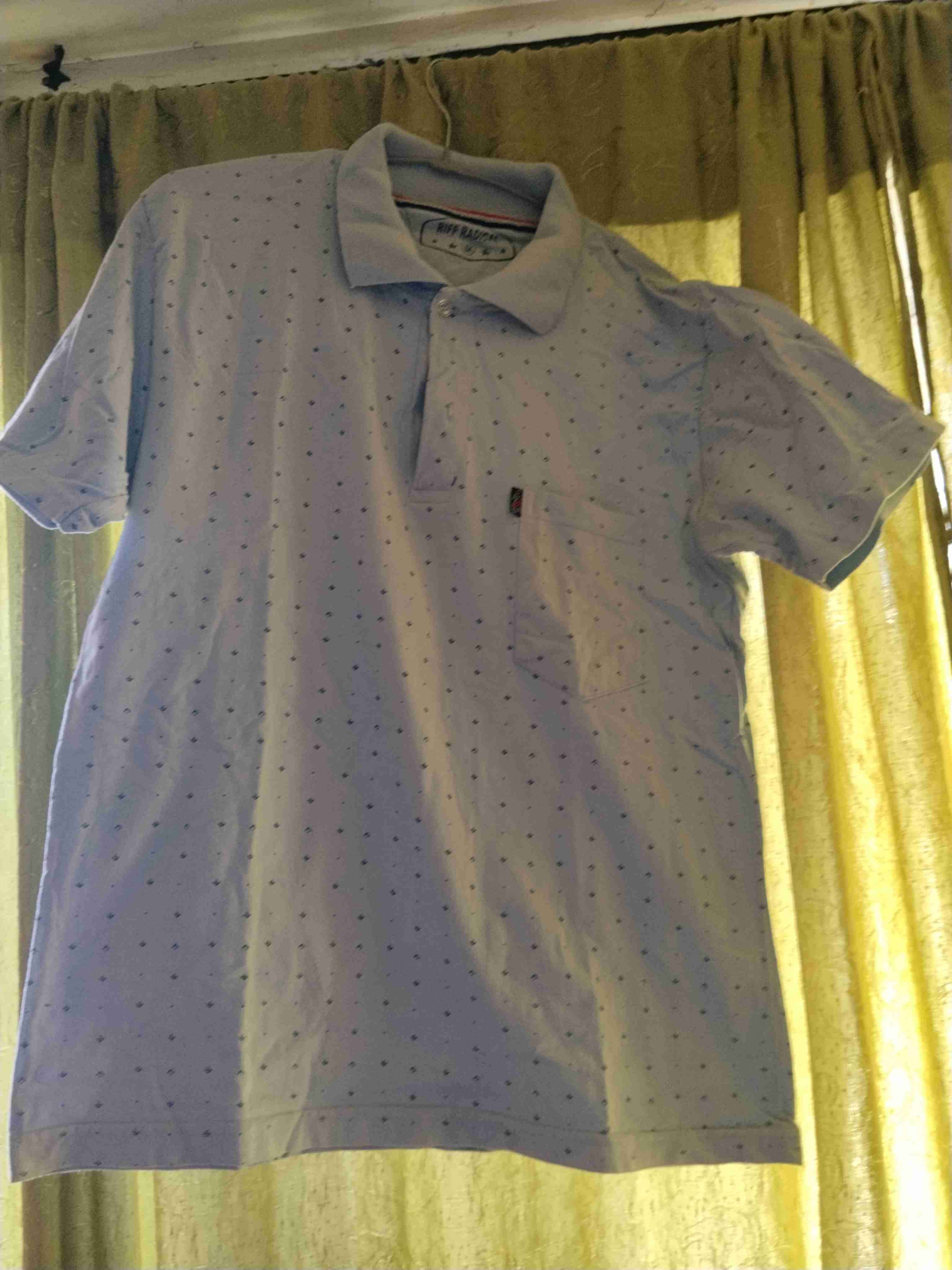 Polera Polo Blanca con Puntos