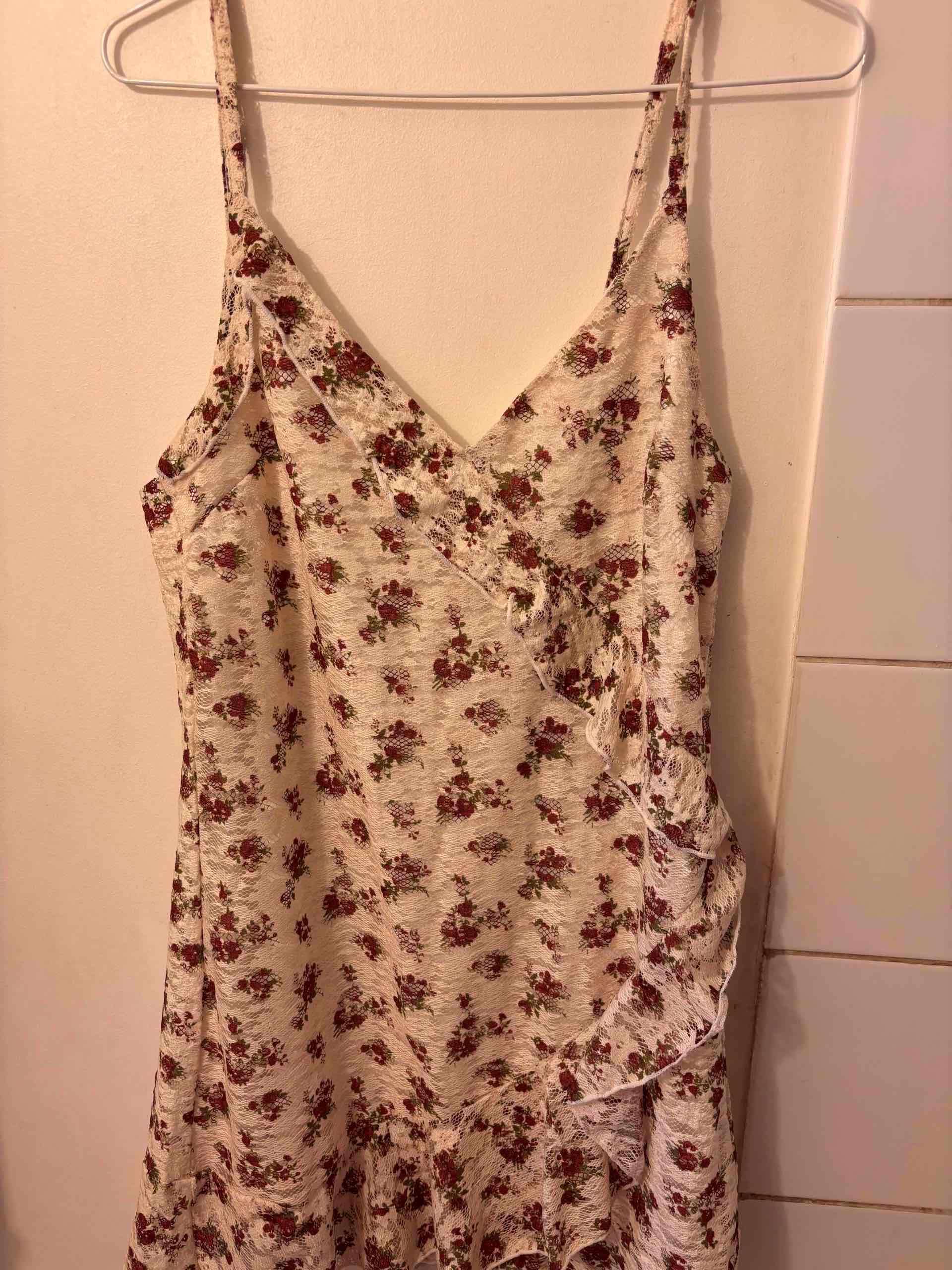 Vestido florido de tirantes