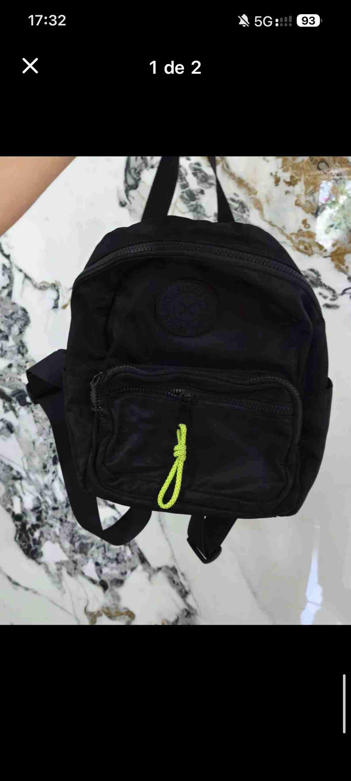 Mochila negra Xtreme con detalle verde