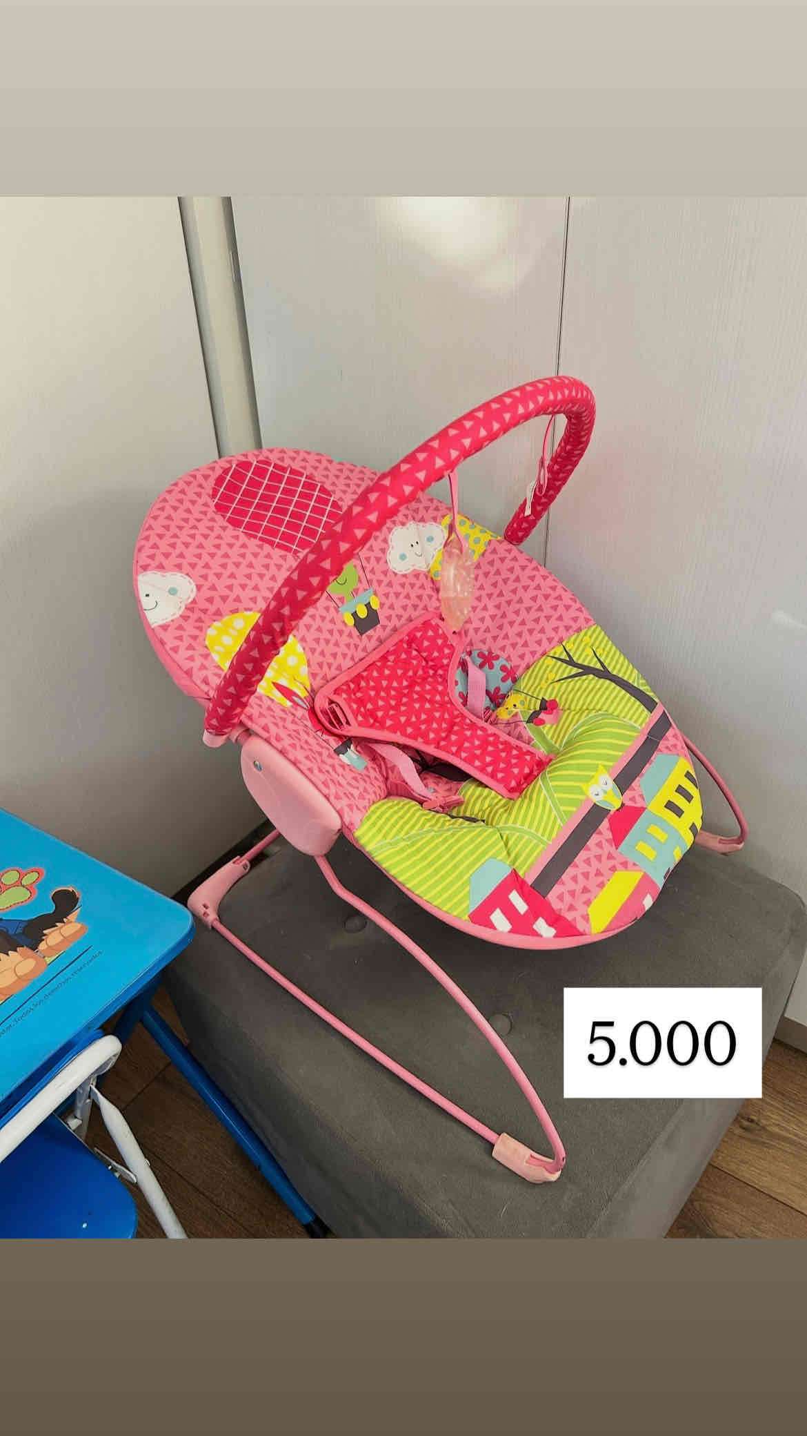 Silla mecedora para bebé rosa