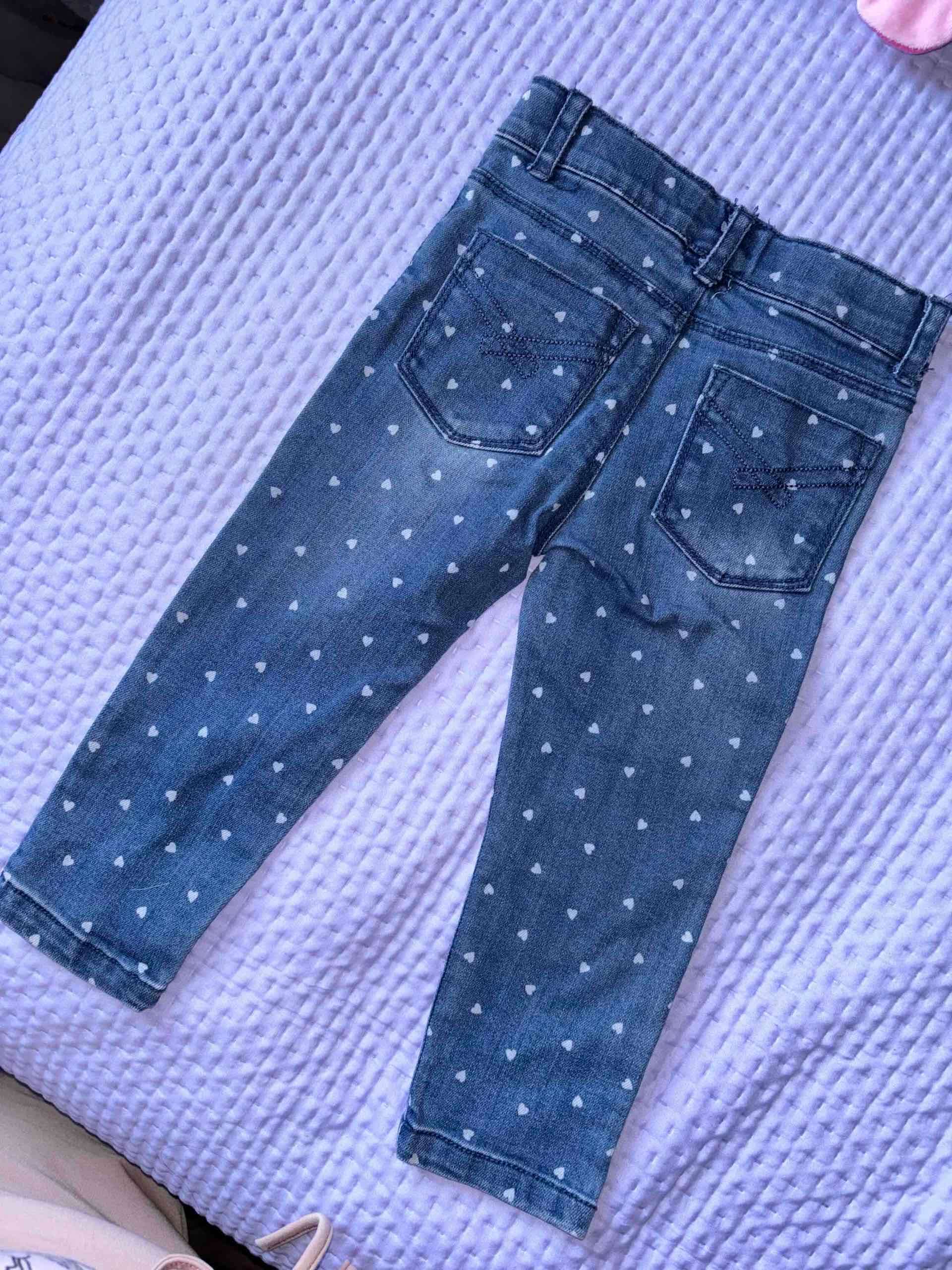 Jeans con diseño de corazones azules - miniatura 2