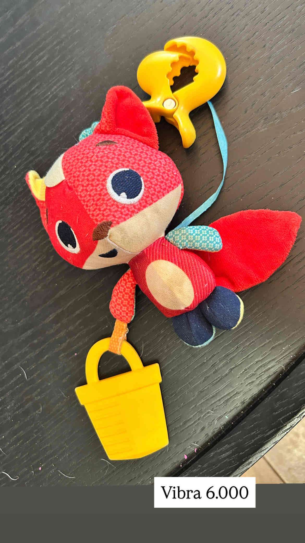 Juguete colgante que vibra Tiny Love