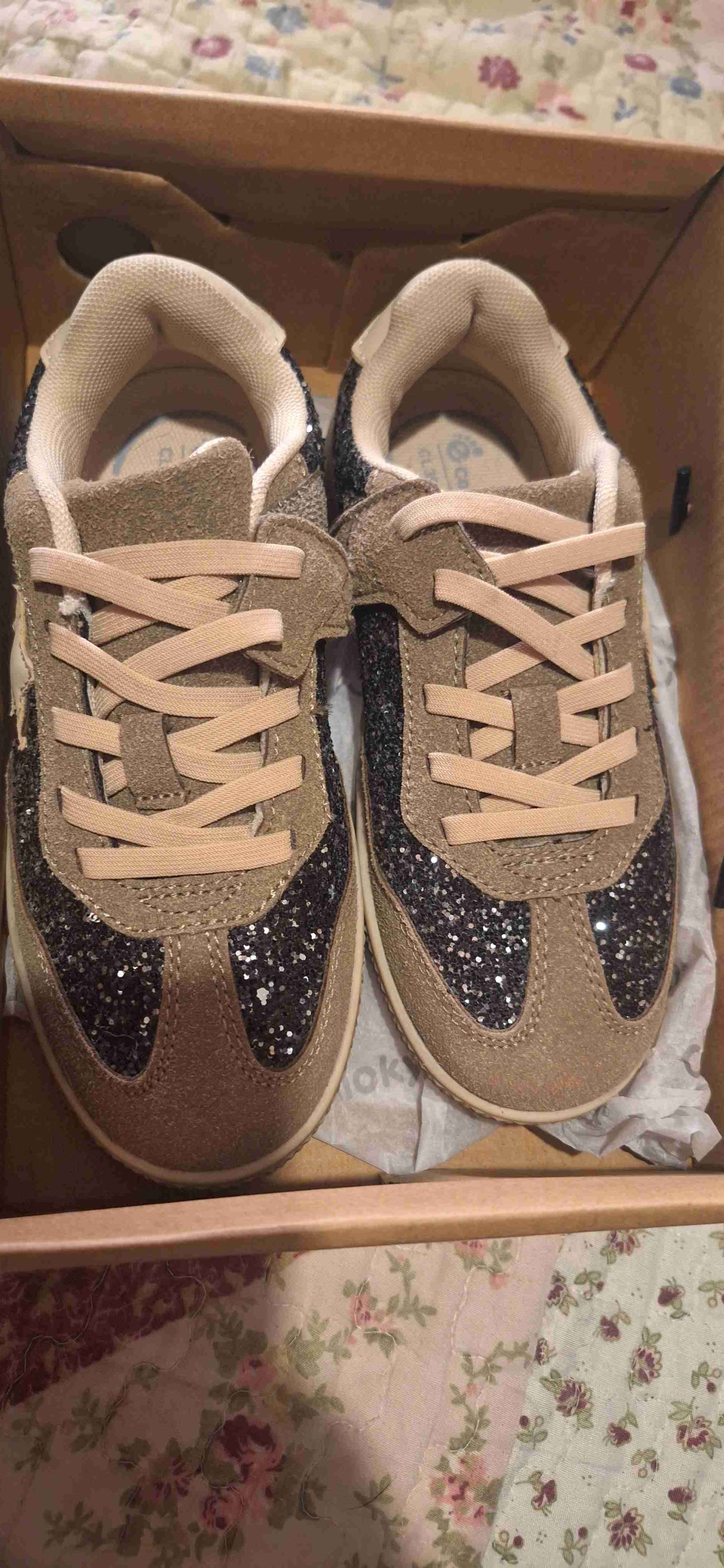 Zapatillas beige con brillo n30