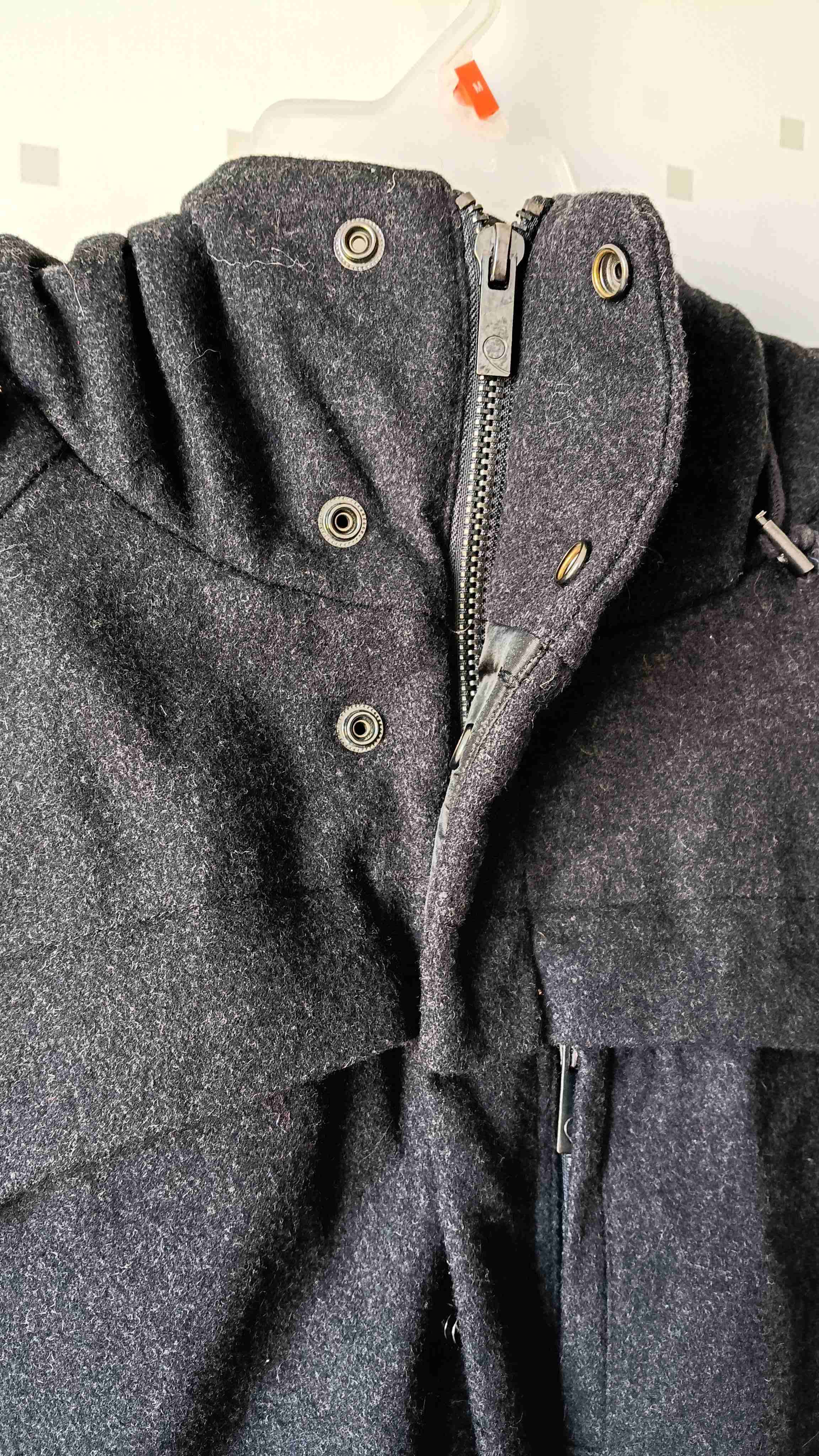 Abrigo negro con capucha Marquis - miniatura 2