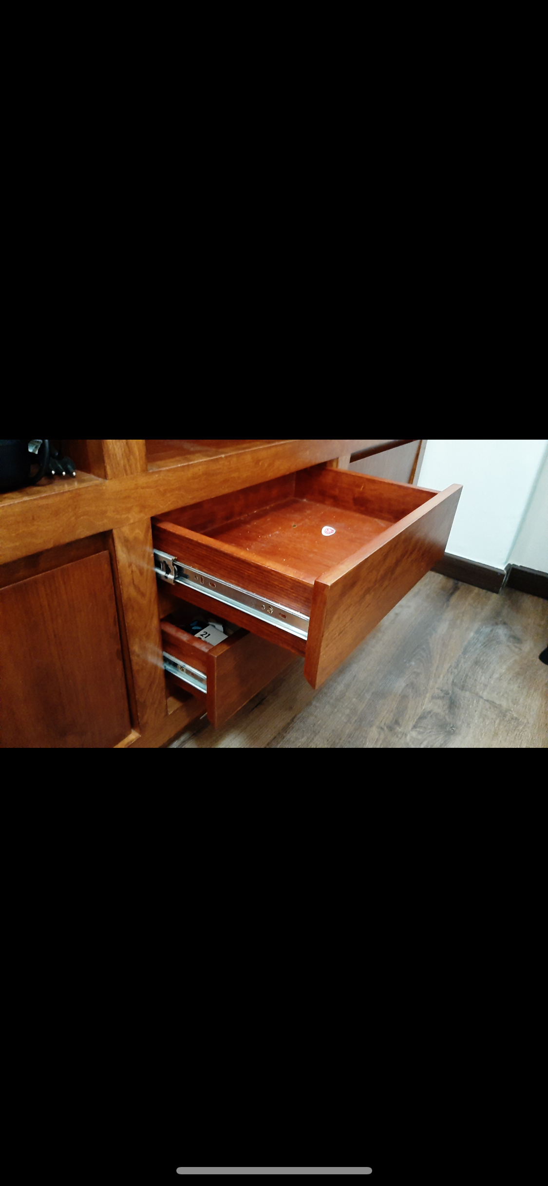 Escritorio de madera con compartimentos - miniatura 3