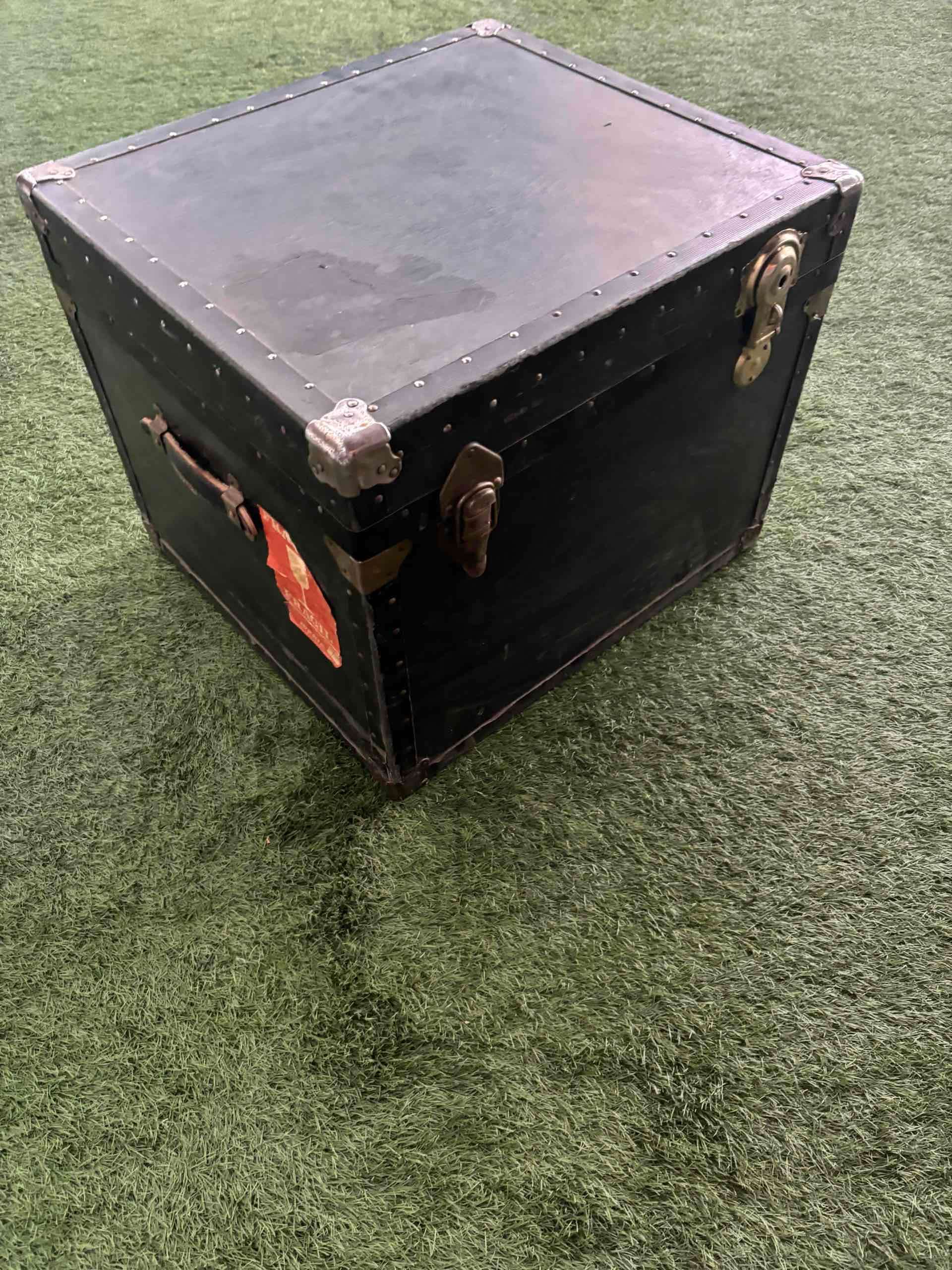 Baúl antiguo negro - miniatura 2