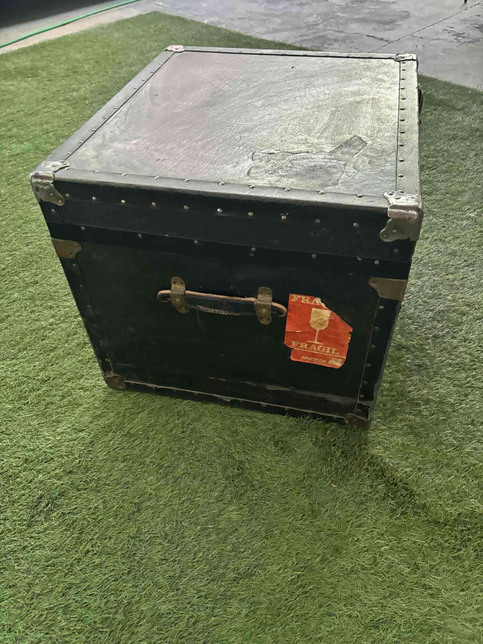 Baúl antiguo negro - miniatura 3